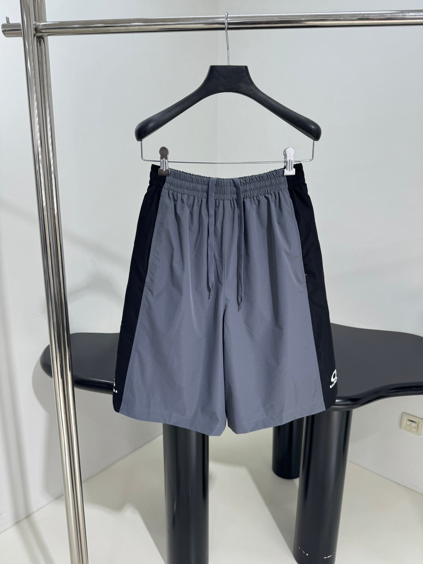 Balenciaga 復刻版BAGGY直筒中褲 黑灰拼色街頭運動風 男女同款四季推薦