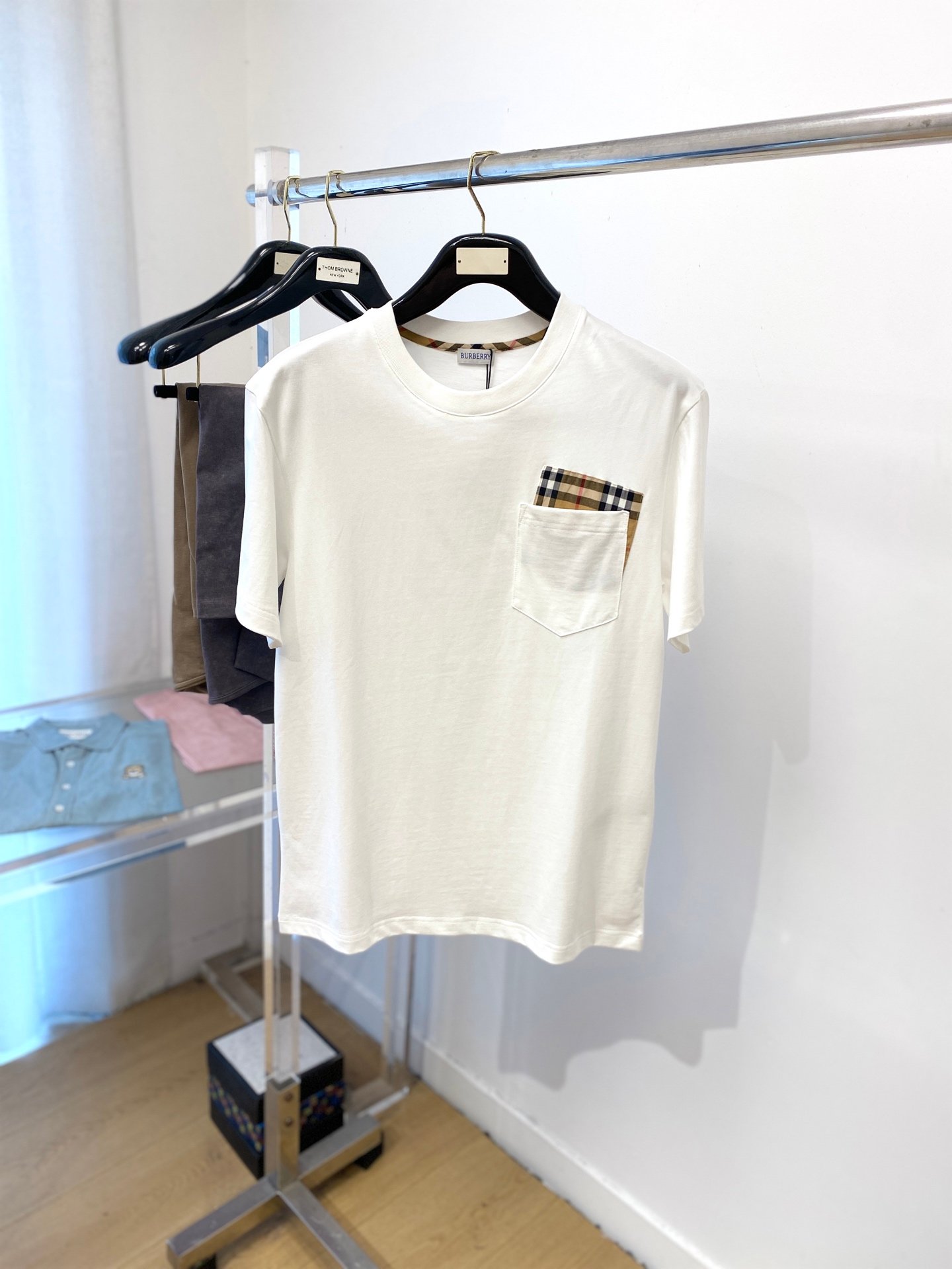 Burberry高仿白色格紋LOGO短袖T恤男士潮流百搭設計2025簡約舒適英倫風格