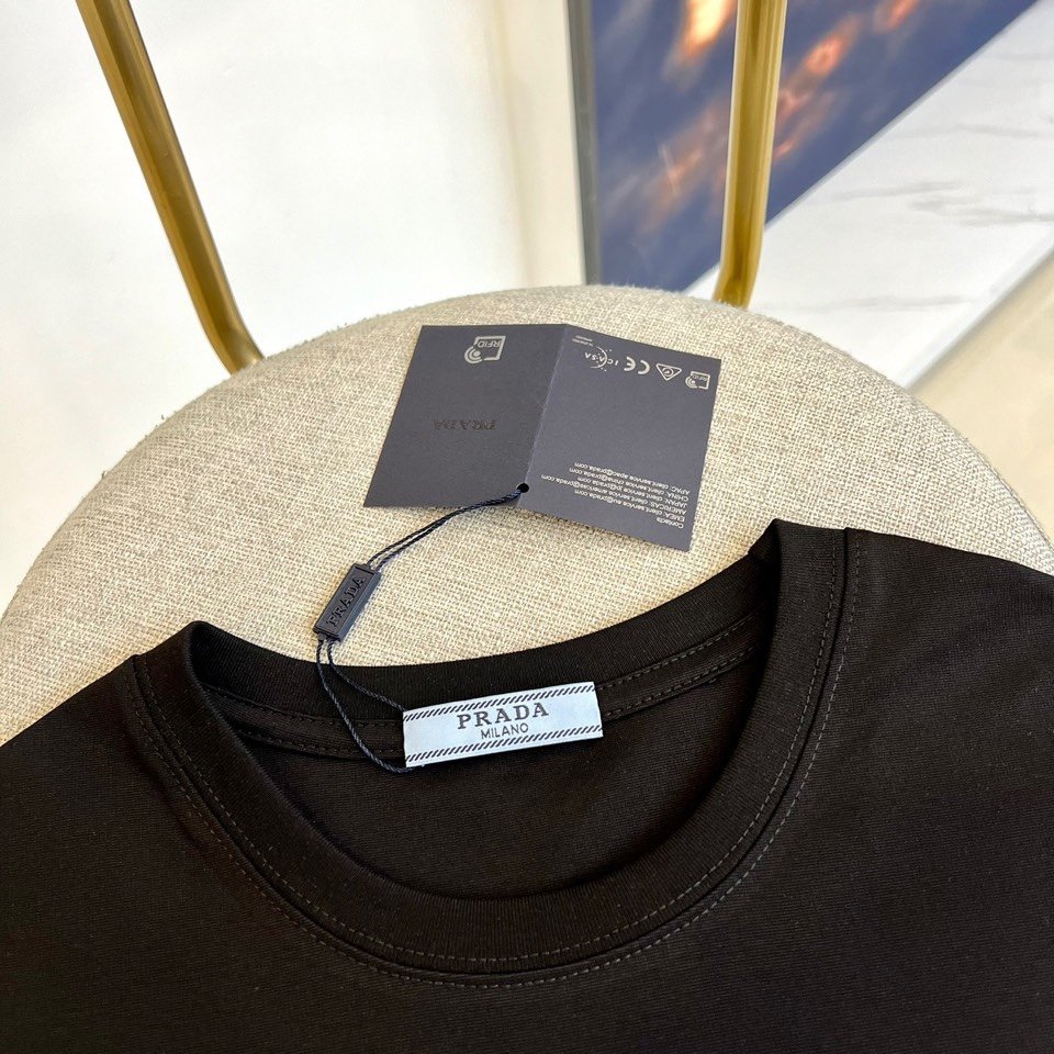 Prada 高仿小熊圖案短袖T恤 潮流減齡百搭款 SS25春夏新作義式簡約風