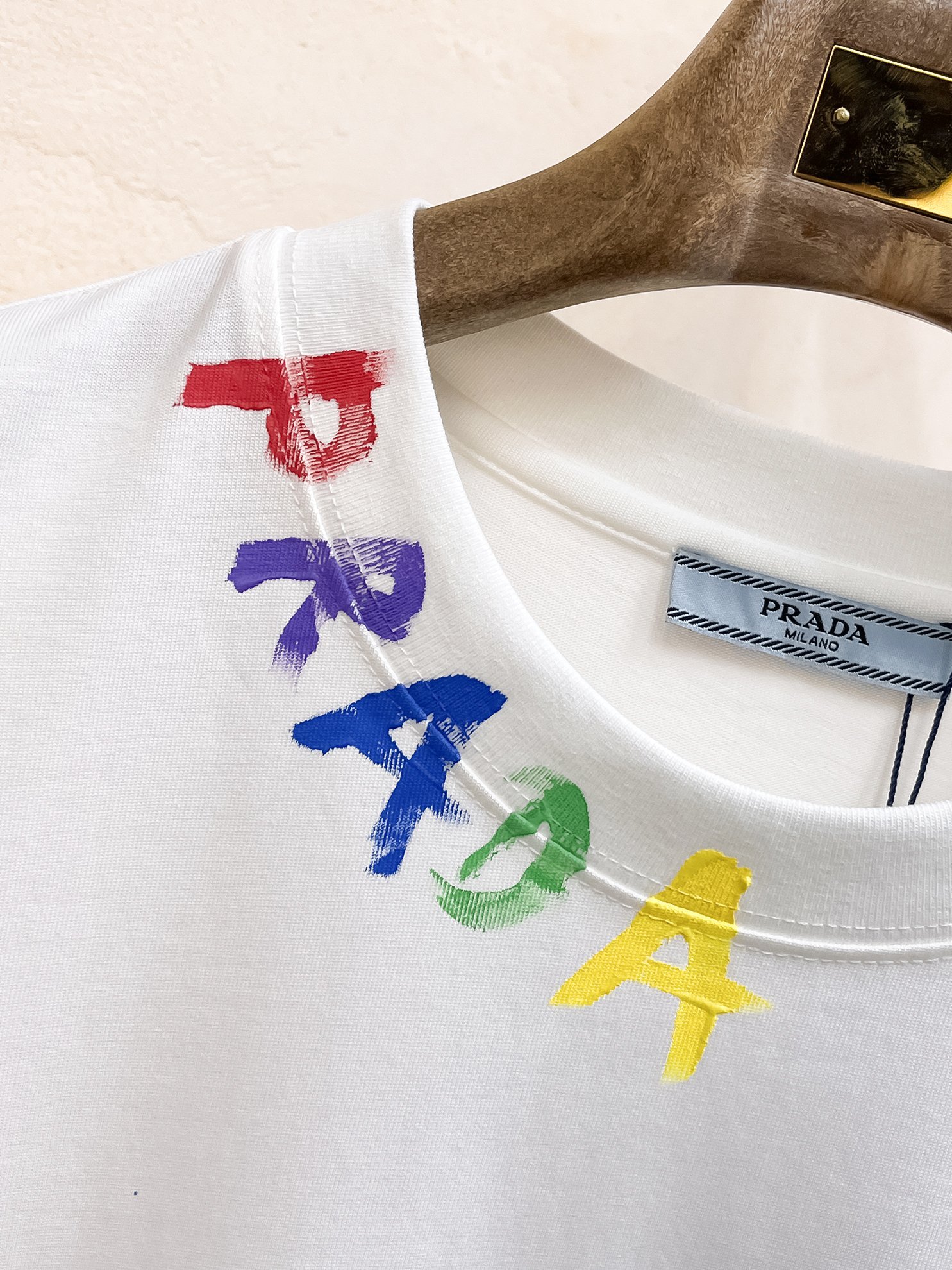 Prada 頂級原單白色短袖T恤 高定面料手繪圖案 時尚潮男必備 2025夏季新品
