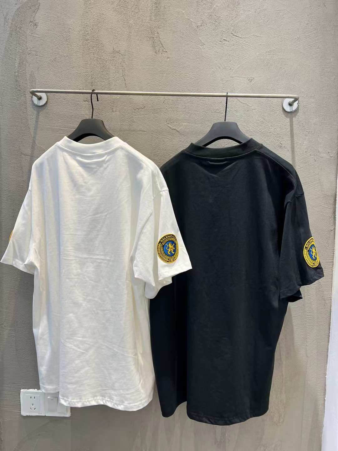 巴黎世家頂級原單刺繡字母徽章短袖T恤黑白經典百搭2025新品