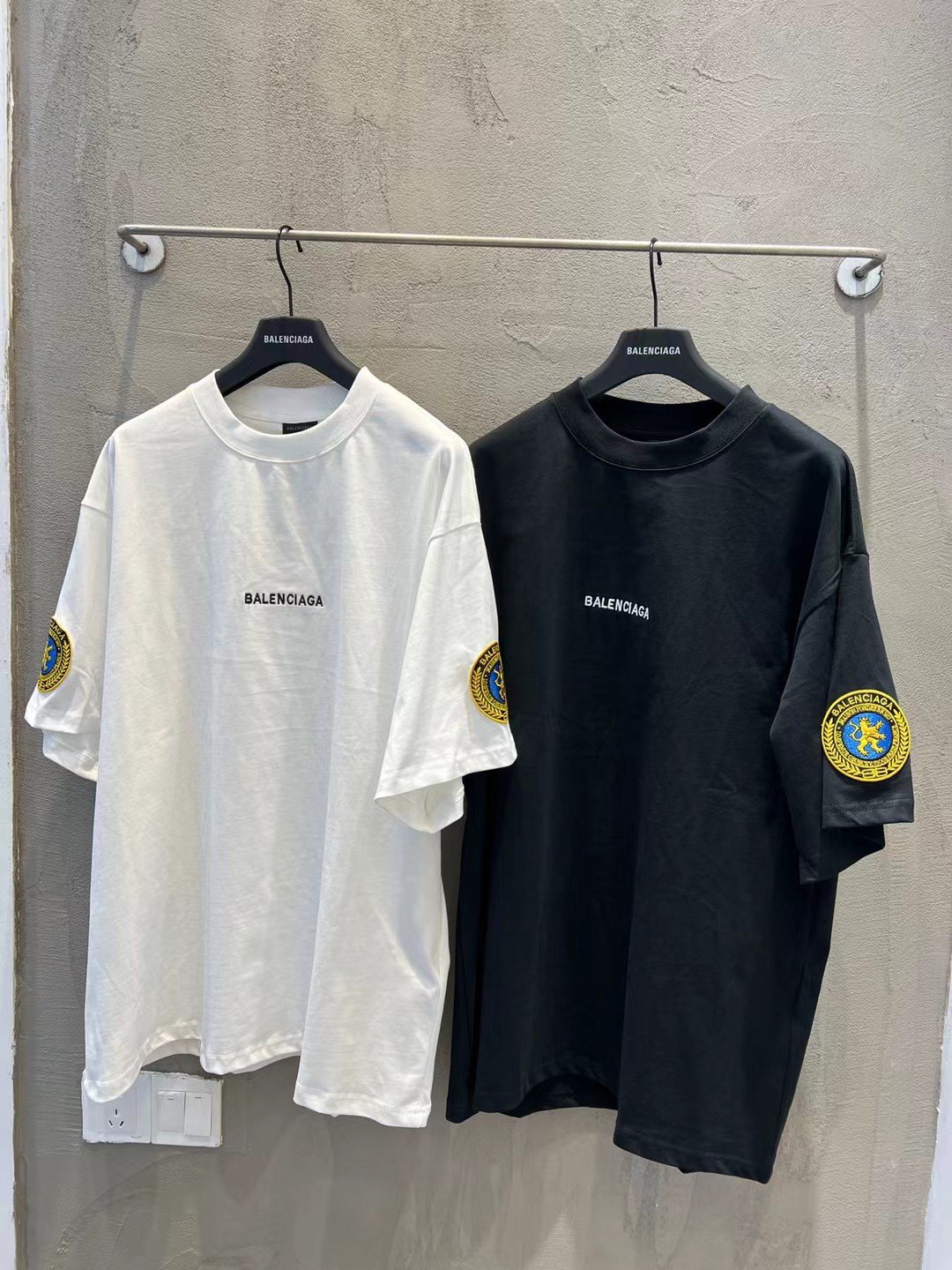 巴黎世家頂級原單刺繡字母徽章短袖T恤黑白經典百搭2025新品