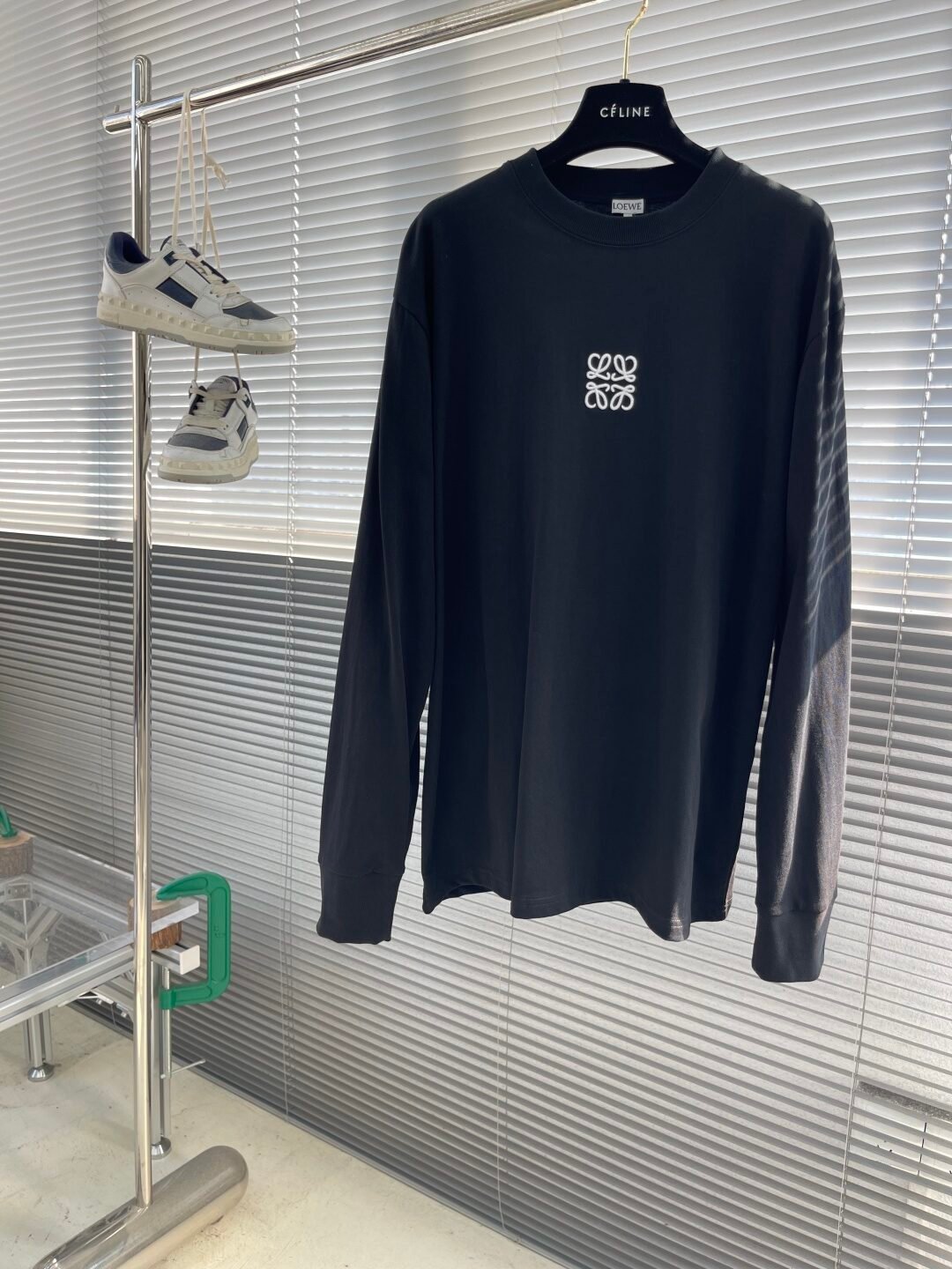 LOEW FW25新款纯色胸前小标Logo刺绣圆领长袖T恤 宽松舒适百搭