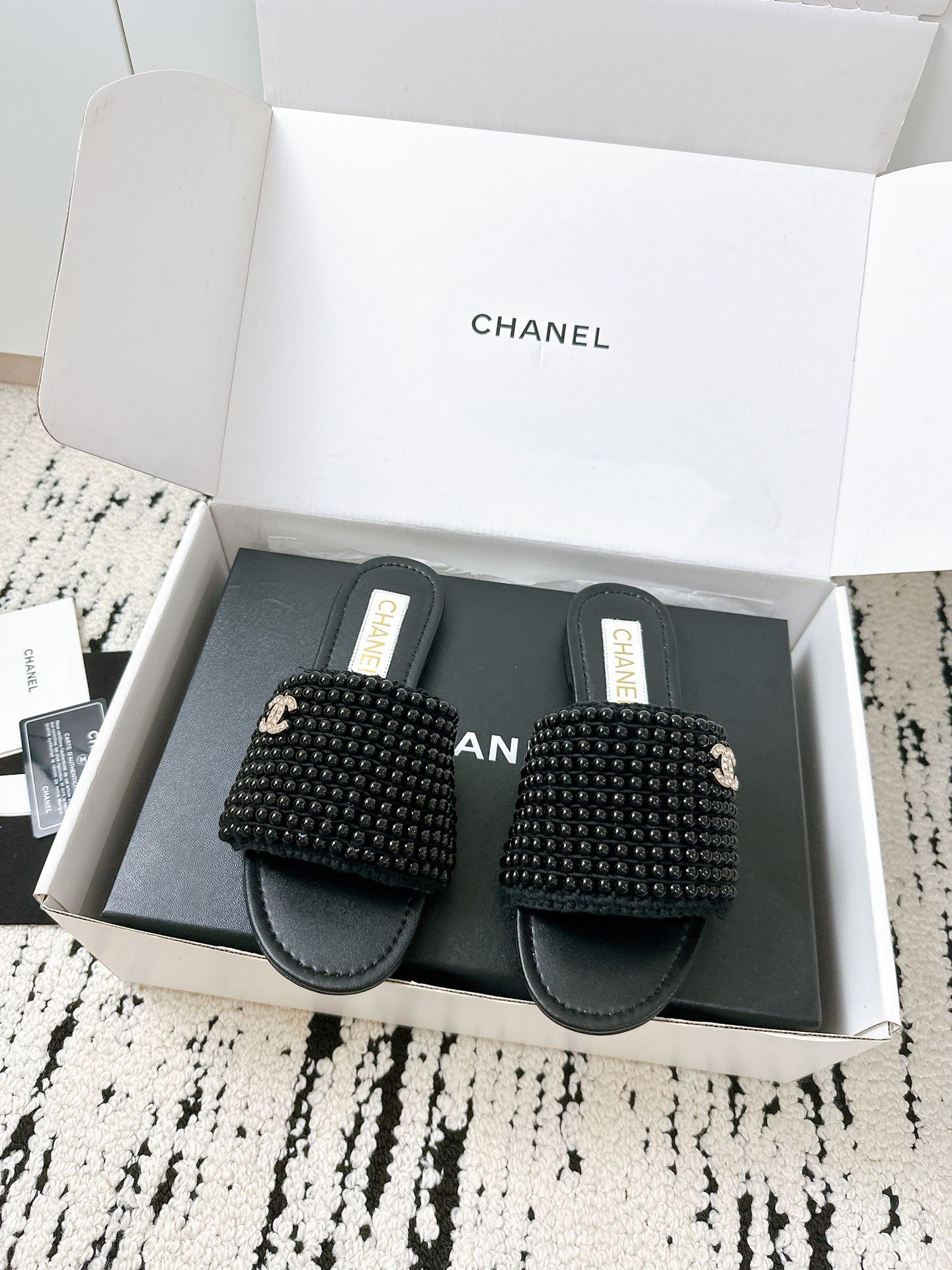 ChanelA貨黑色夏季珍珠拖鞋雙C扣義大利真皮百搭輕奢2025新品