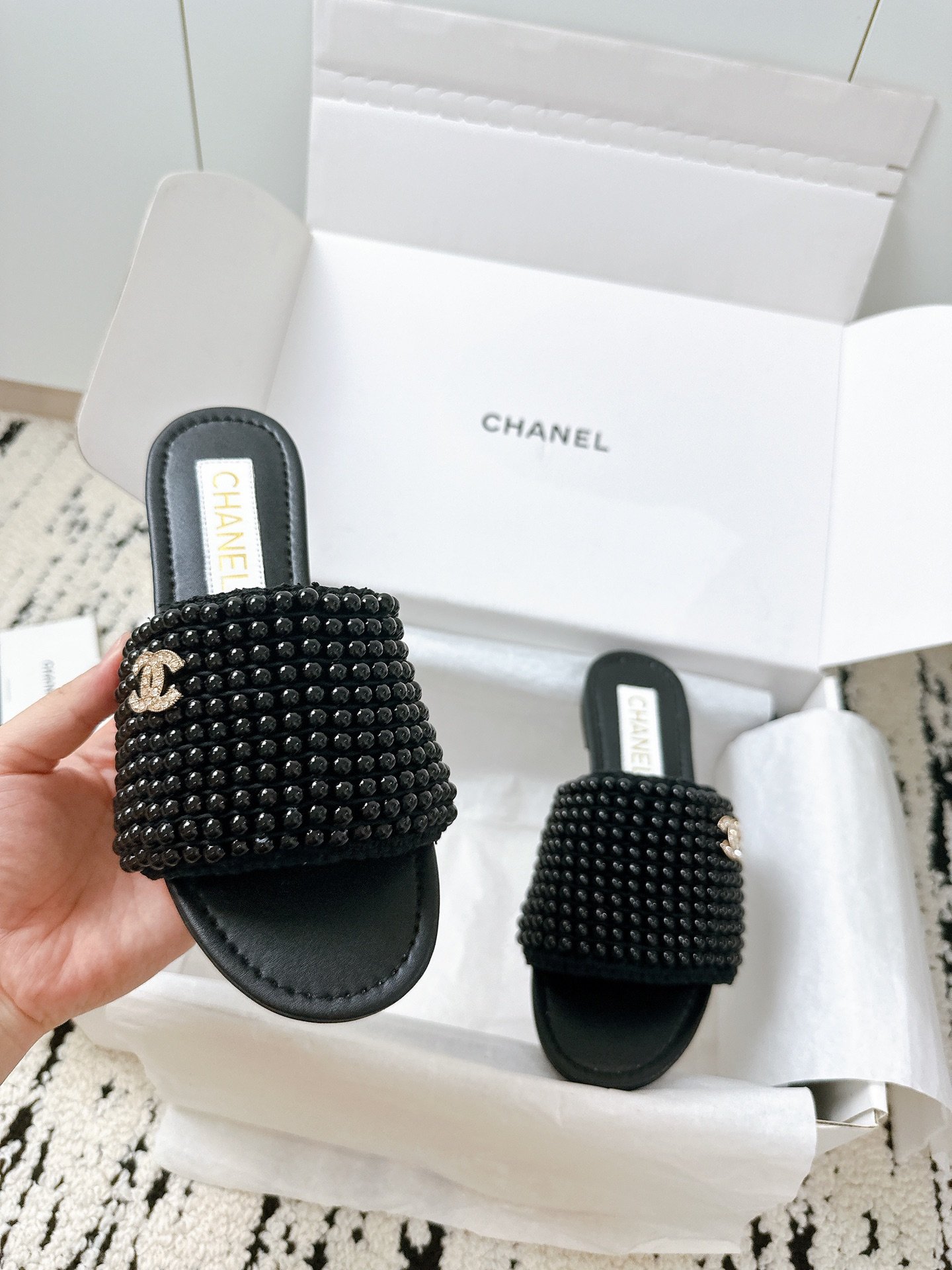 ChanelA貨黑色夏季珍珠拖鞋雙C扣義大利真皮百搭輕奢2025新品