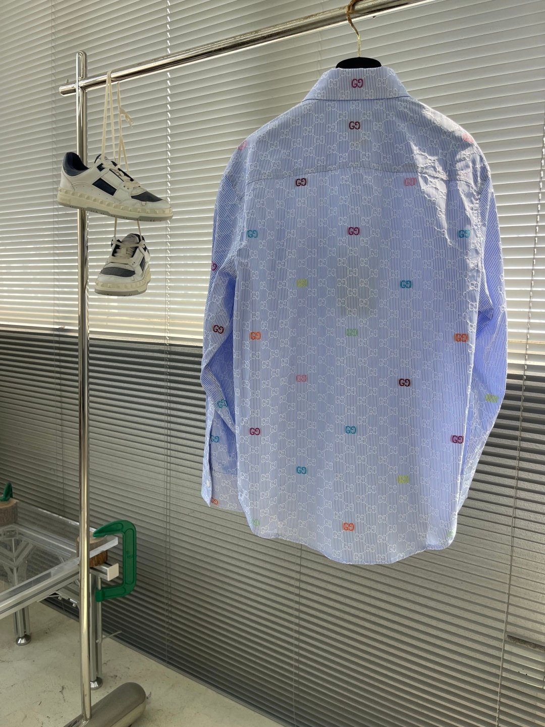 Gucci一比一25SS淺藍白條紋棉襯衫 多色GG切絲 增添靈動質感