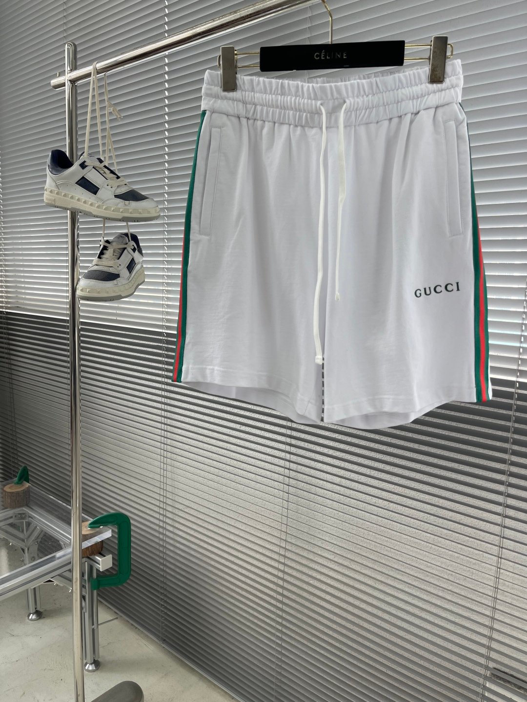Gucci精品仿製25SS新款休閒短褲 經典紅綠織帶 舒適抽繩設計