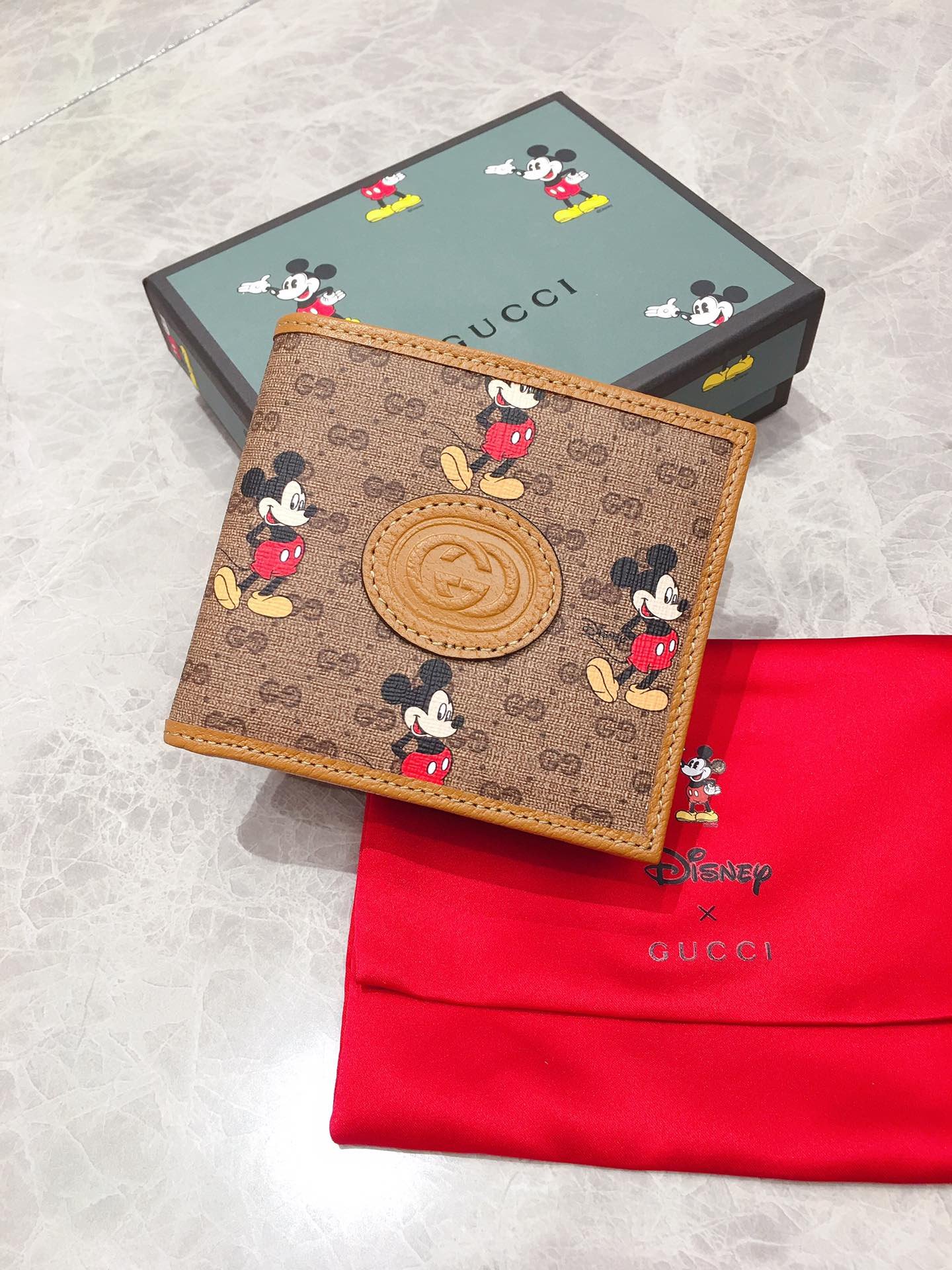 Gucci x Disney 602547 米奇聯名短夾 原工廠豬紋牛皮 滾邊設計