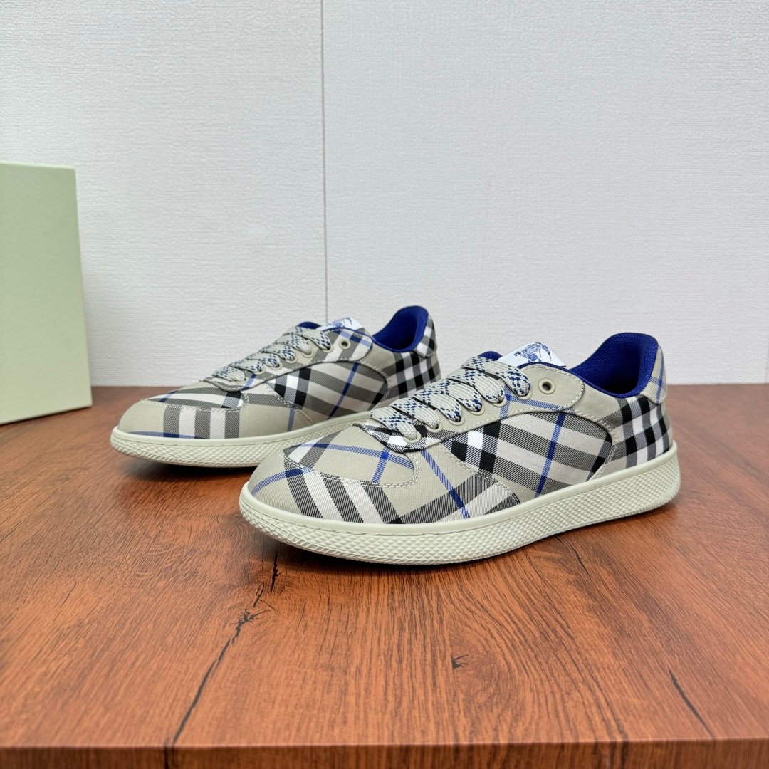 Burberryy博柏利高仿網站酷·飒格紋Terrace運動鞋男款