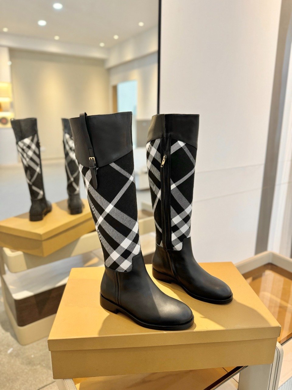 Burberryy博柏利一比一仿版經典格紋長靴黑色