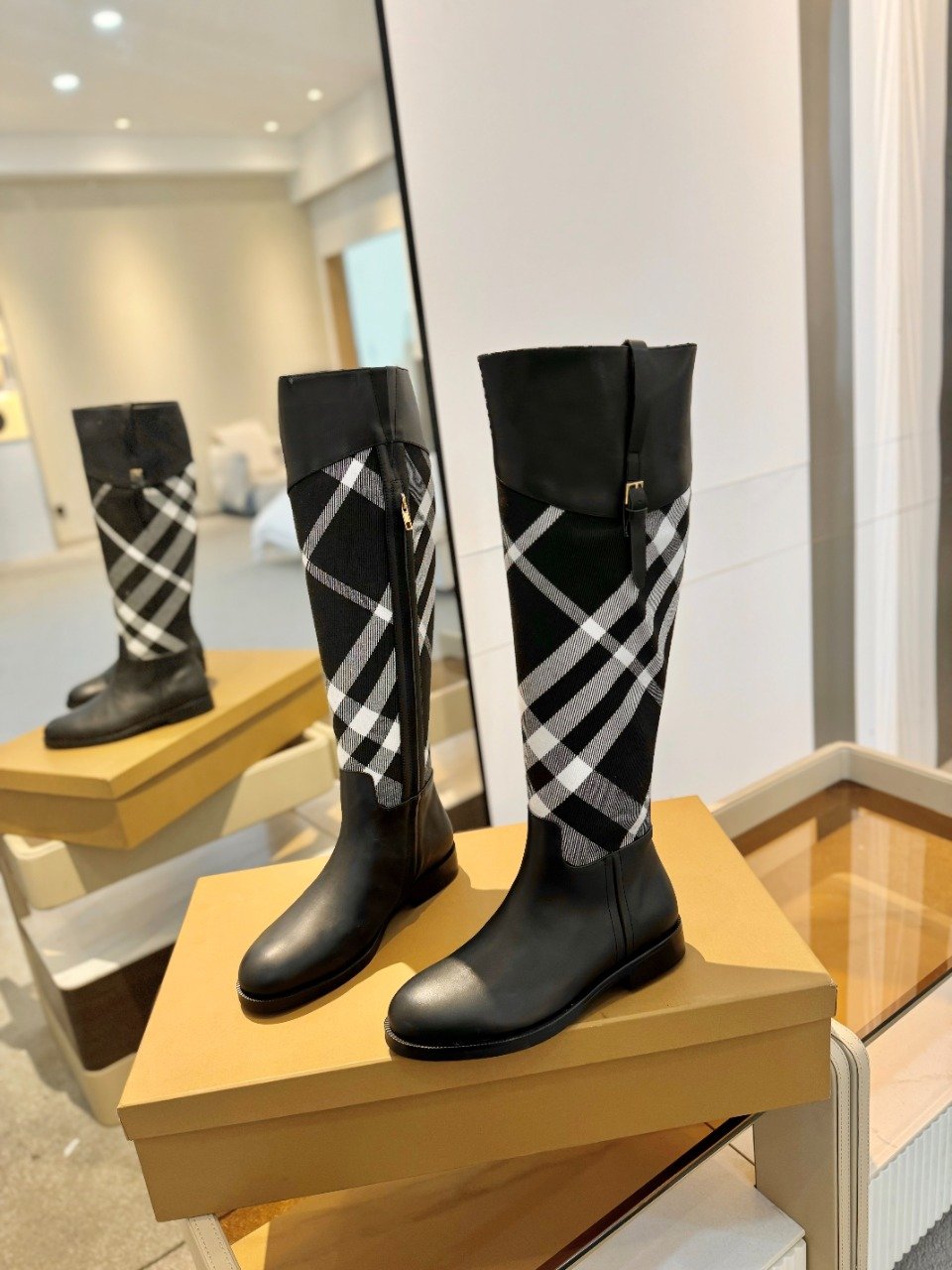 Burberryy博柏利一比一仿版經典格紋長靴黑色