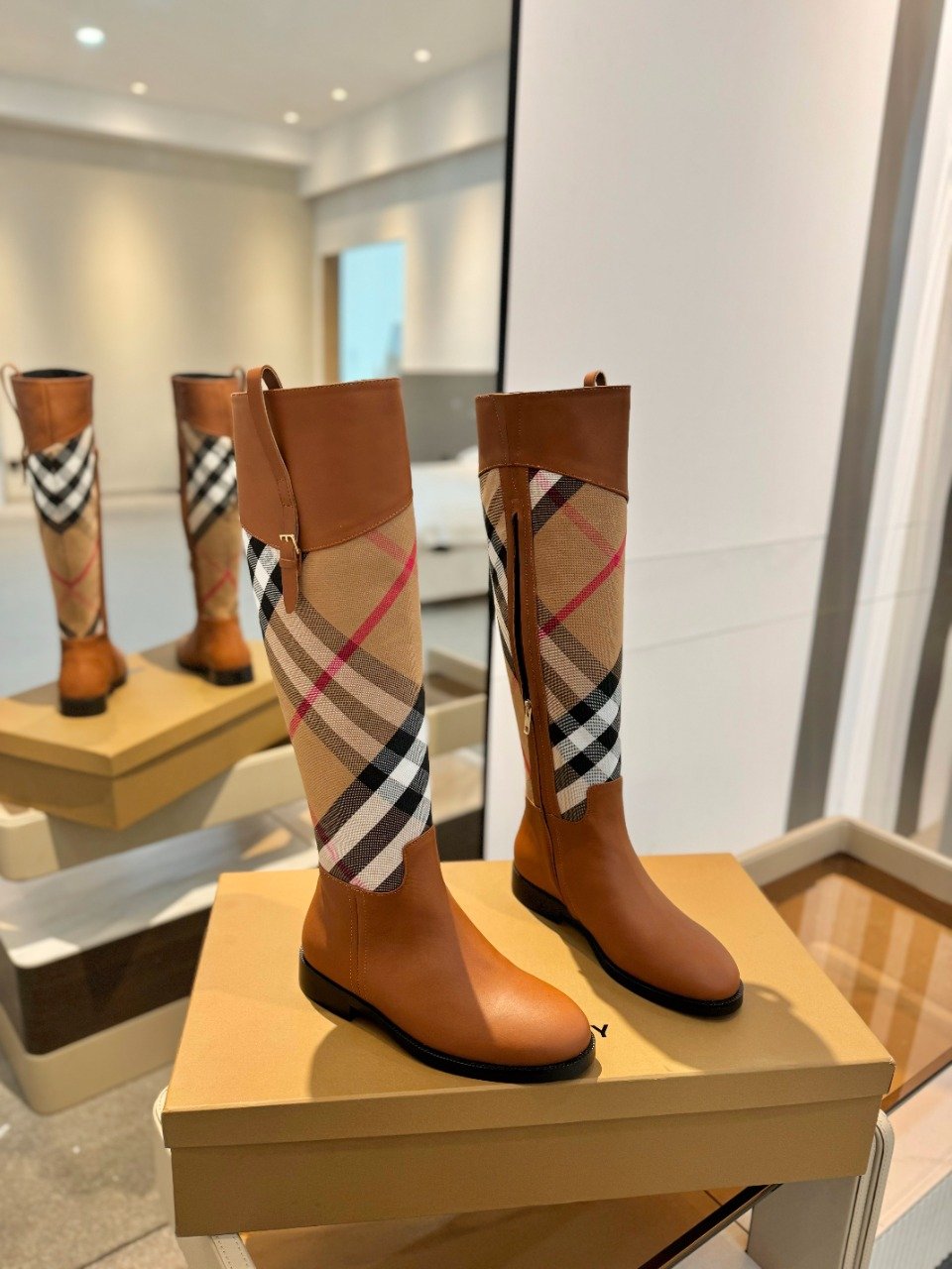 Burberryy博柏利一比一仿版經典格紋長靴焦糖色