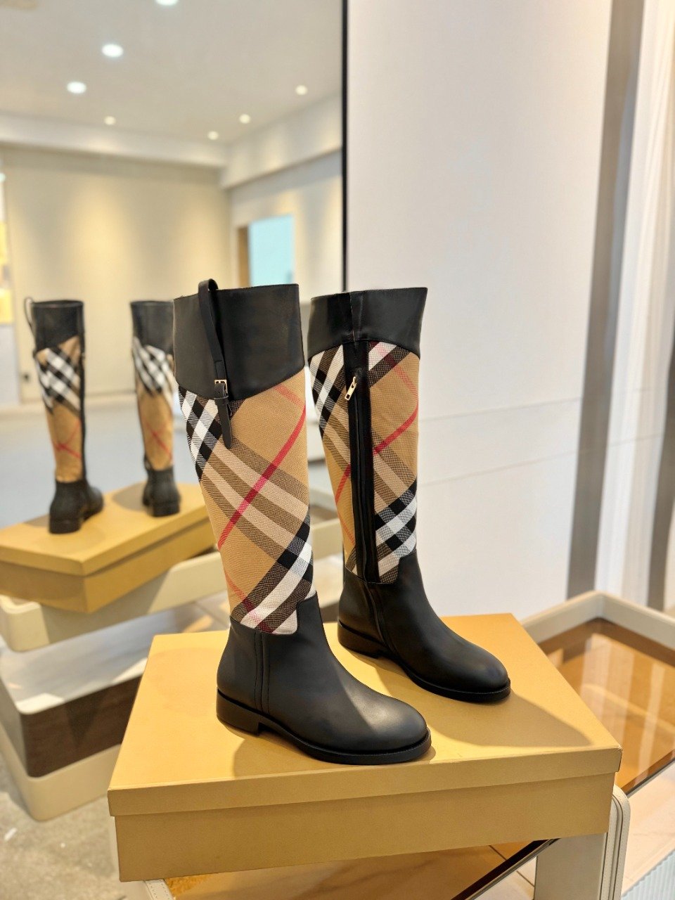 Burberryy博柏利一比一仿版經典格紋長靴黑色