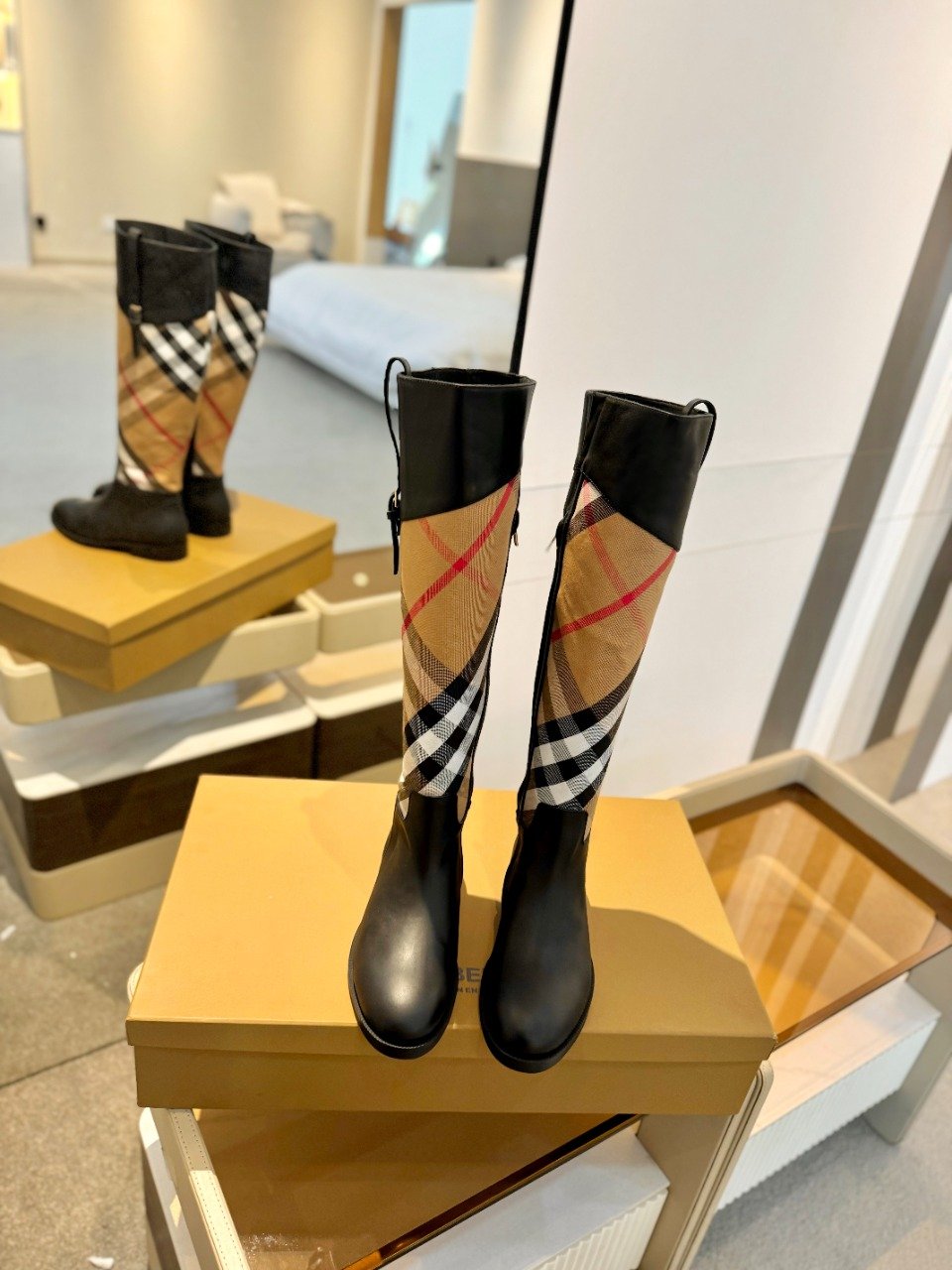 Burberryy博柏利一比一仿版經典格紋長靴黑色