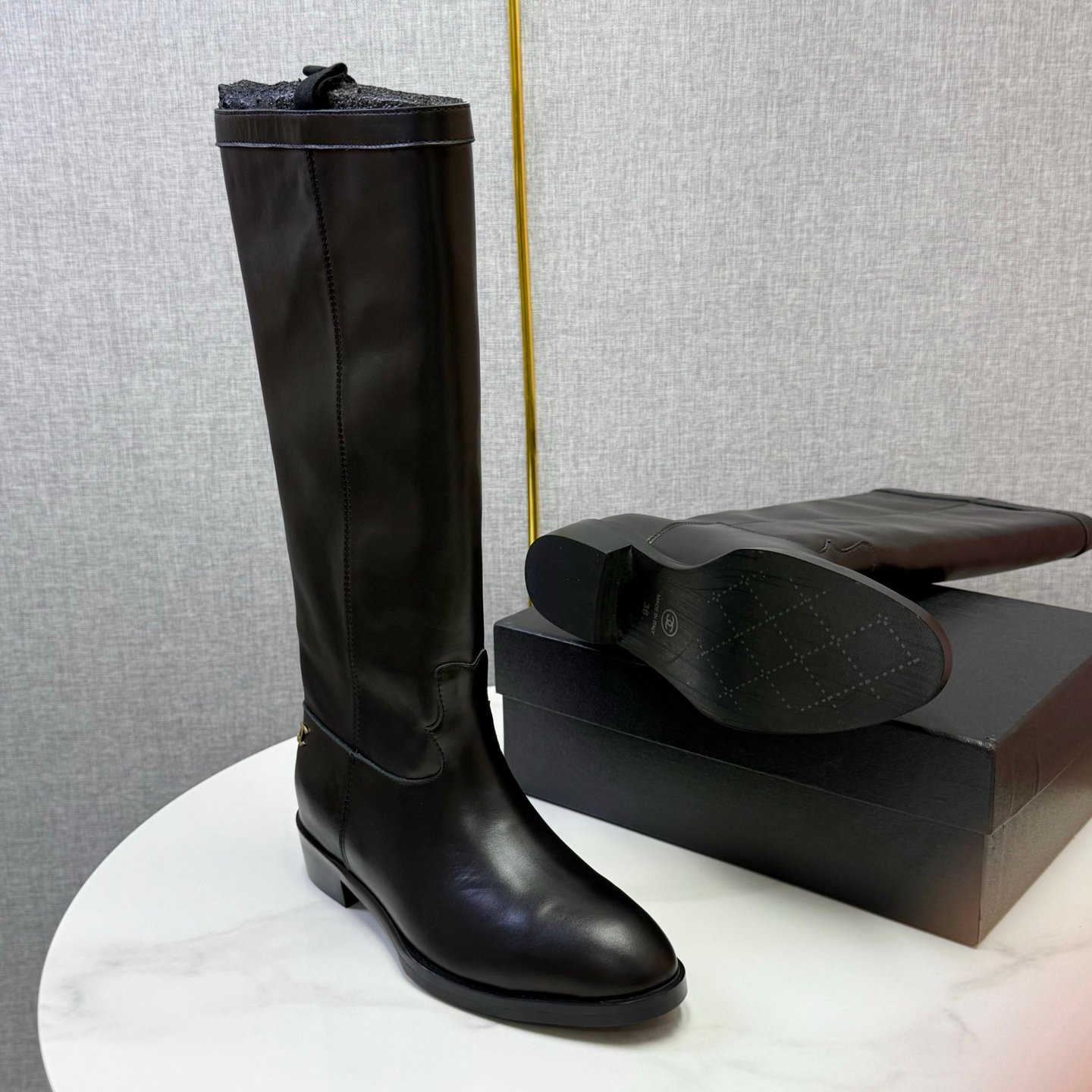 Chanel香奈兒原單巴黎秋冬走秀鞋 金色五金扣 義大利小牛皮女鞋