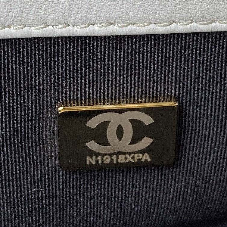 Chanel高仿秋冬19Bag白色銀鏈枕頭包時尚百搭經典