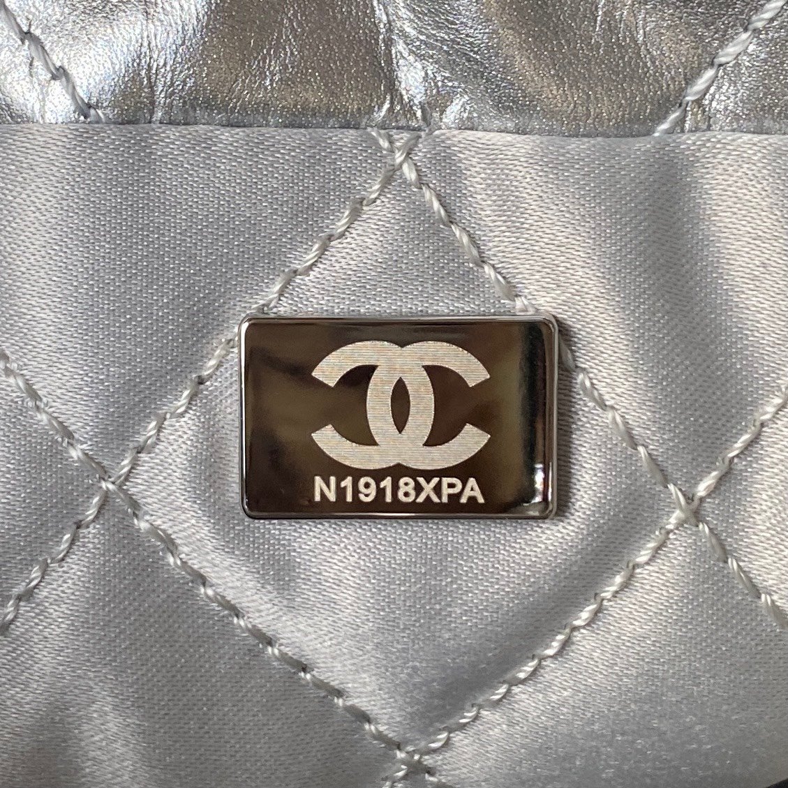 Chanel 高仿 Mini 22 手提包銀色迷你版2023春夏法式時尚AS3980