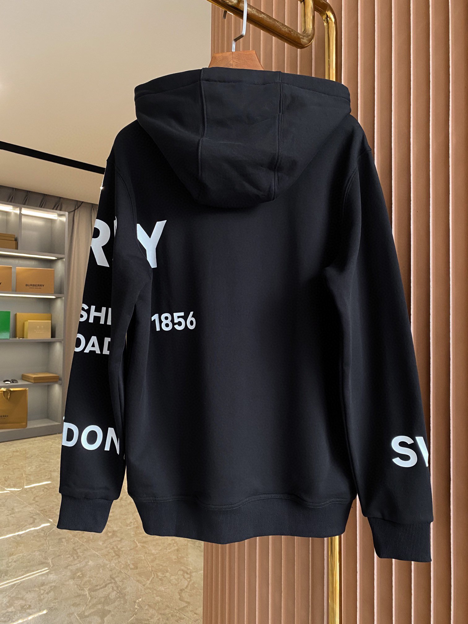 Burberry原單黑色Horseferry彈幕印花棉質寬鬆連帽衛衣 男女同款