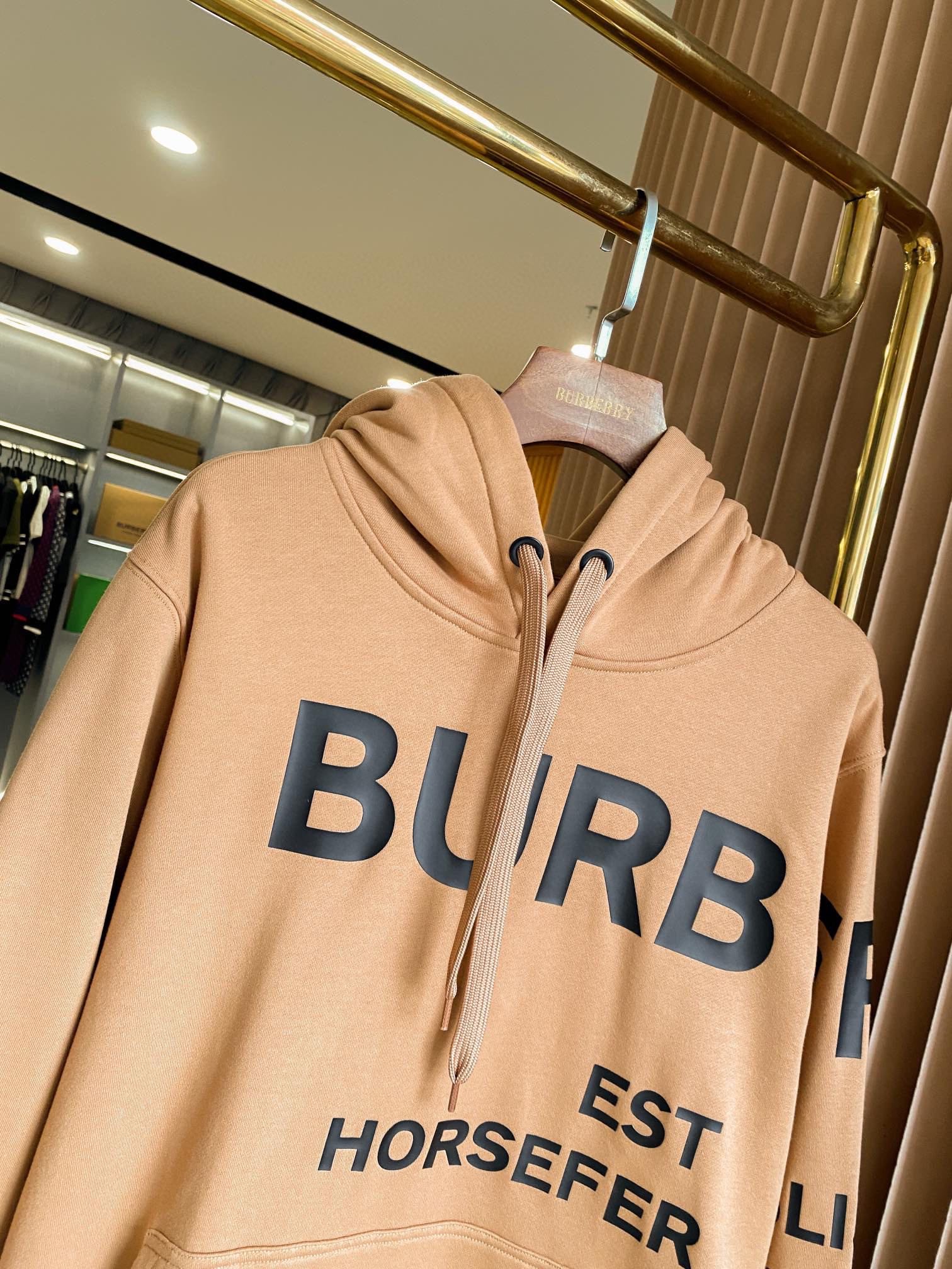 Burberry原單卡其色Horseferry彈幕印花棉質寬鬆連帽衛衣 男女同款