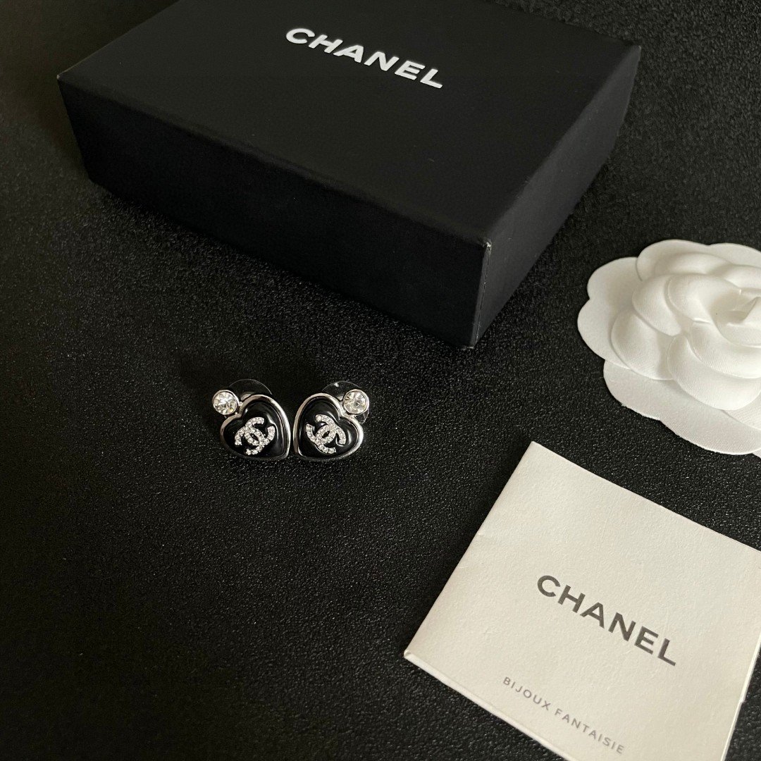 Chanel高仿愛心雙C鑲鑽耳釘精緻百搭法式奢華淑女設計