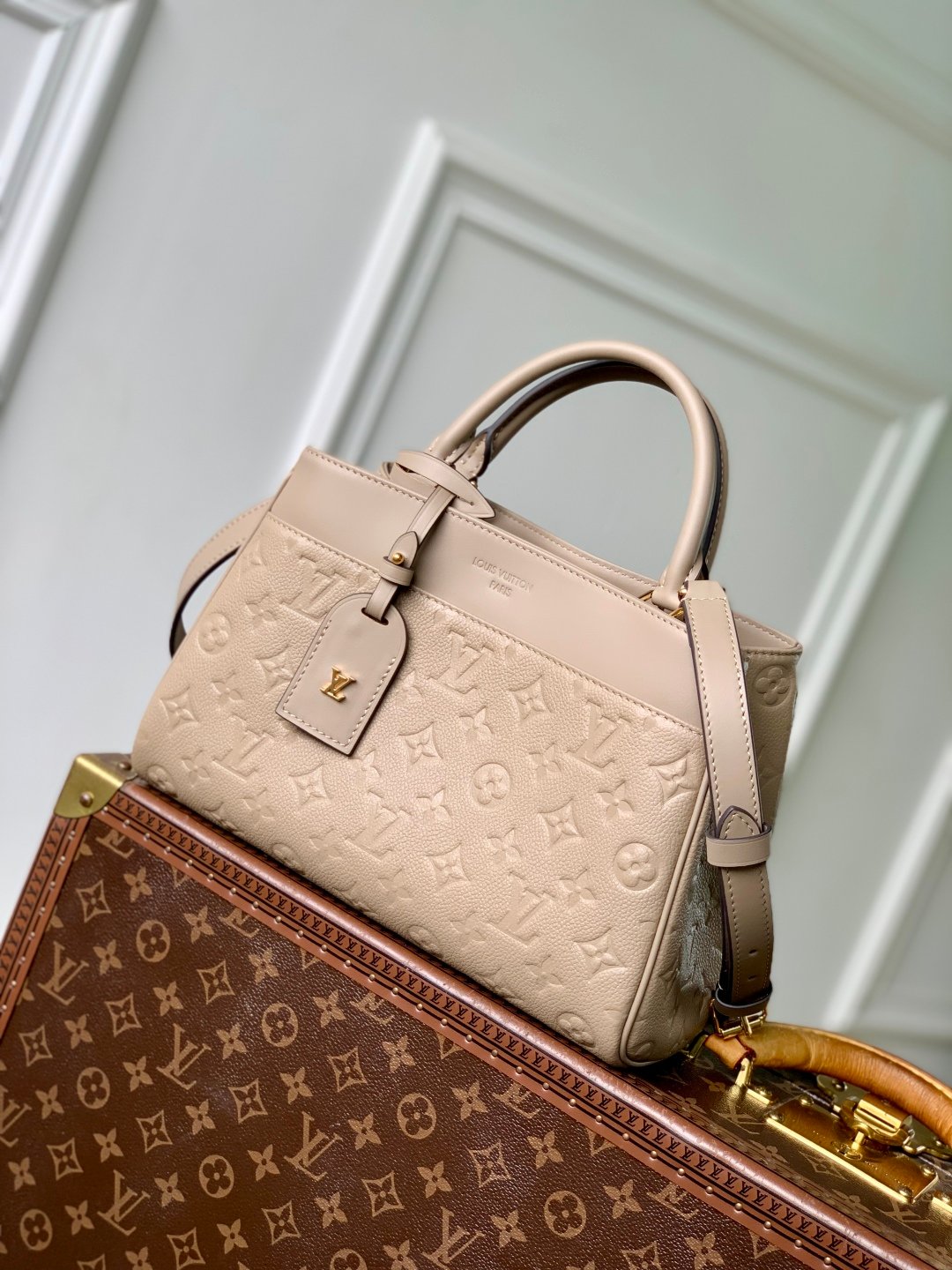 LV精品仿製City Avenue PM手袋M15231杏色優雅都市托特包
