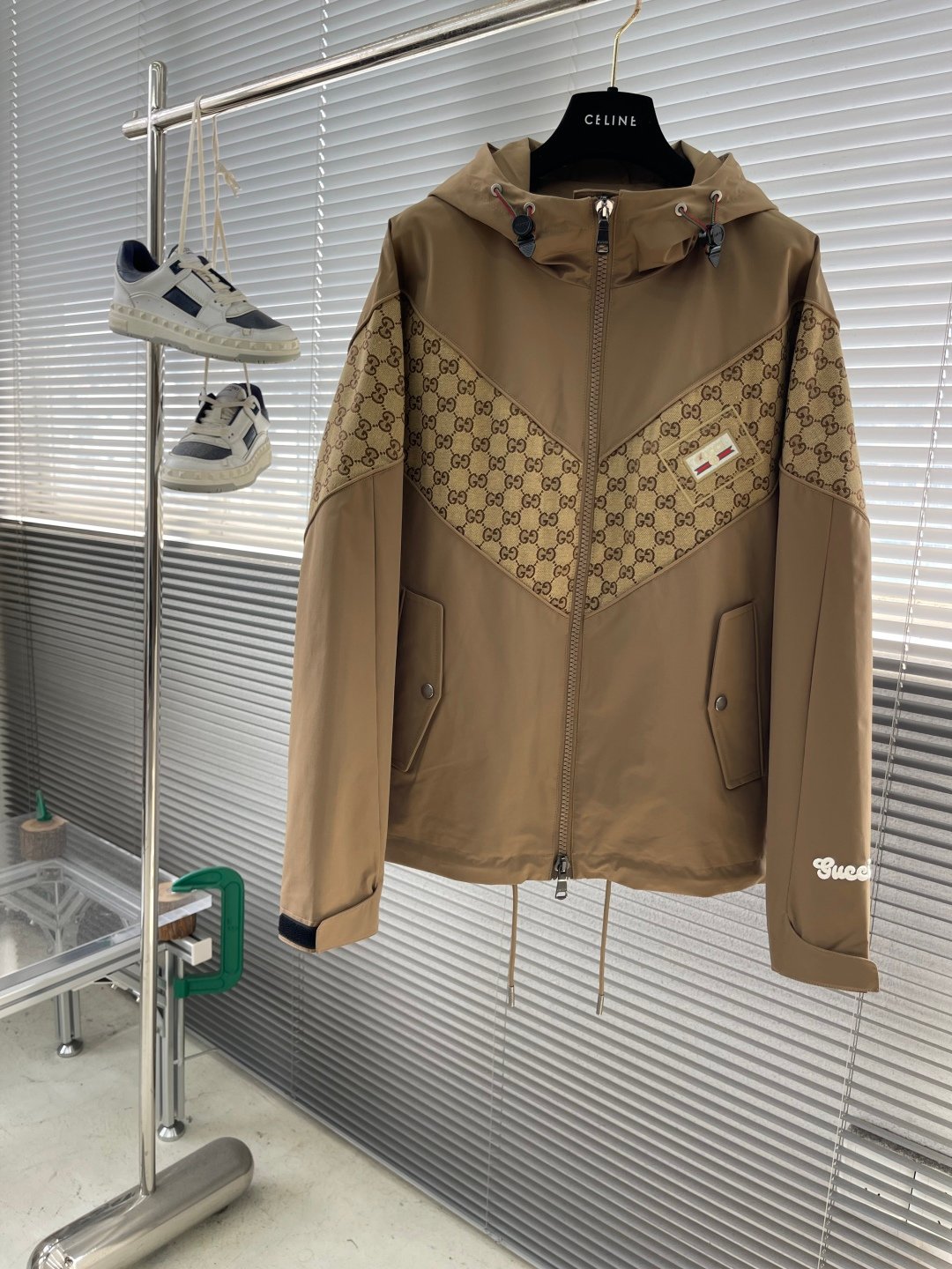 Gucci高仿卡其色夾克25年秋季新款字母提花綠紅織帶時尚外套