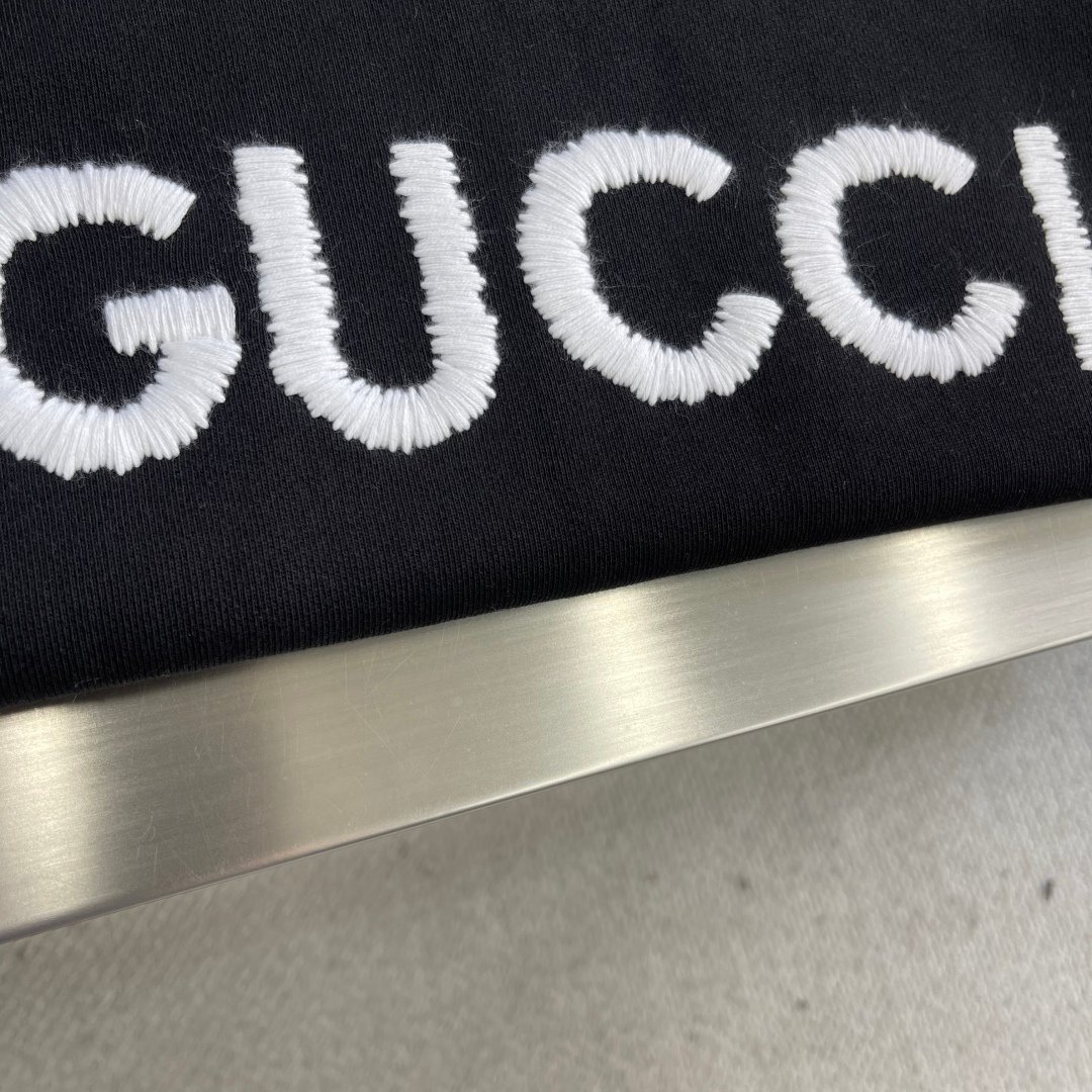 Gucci高仿黑色刺繡字母連帽衛衣430克純棉OS慵懶休閒款