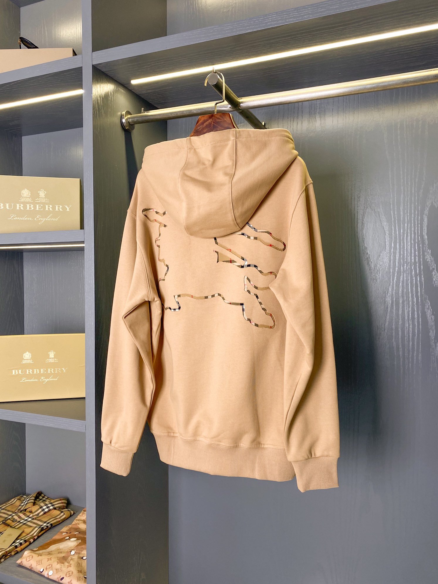 BURBERRY精品仿製後背馬術騎士棉質連帽衛衣卡其格紋