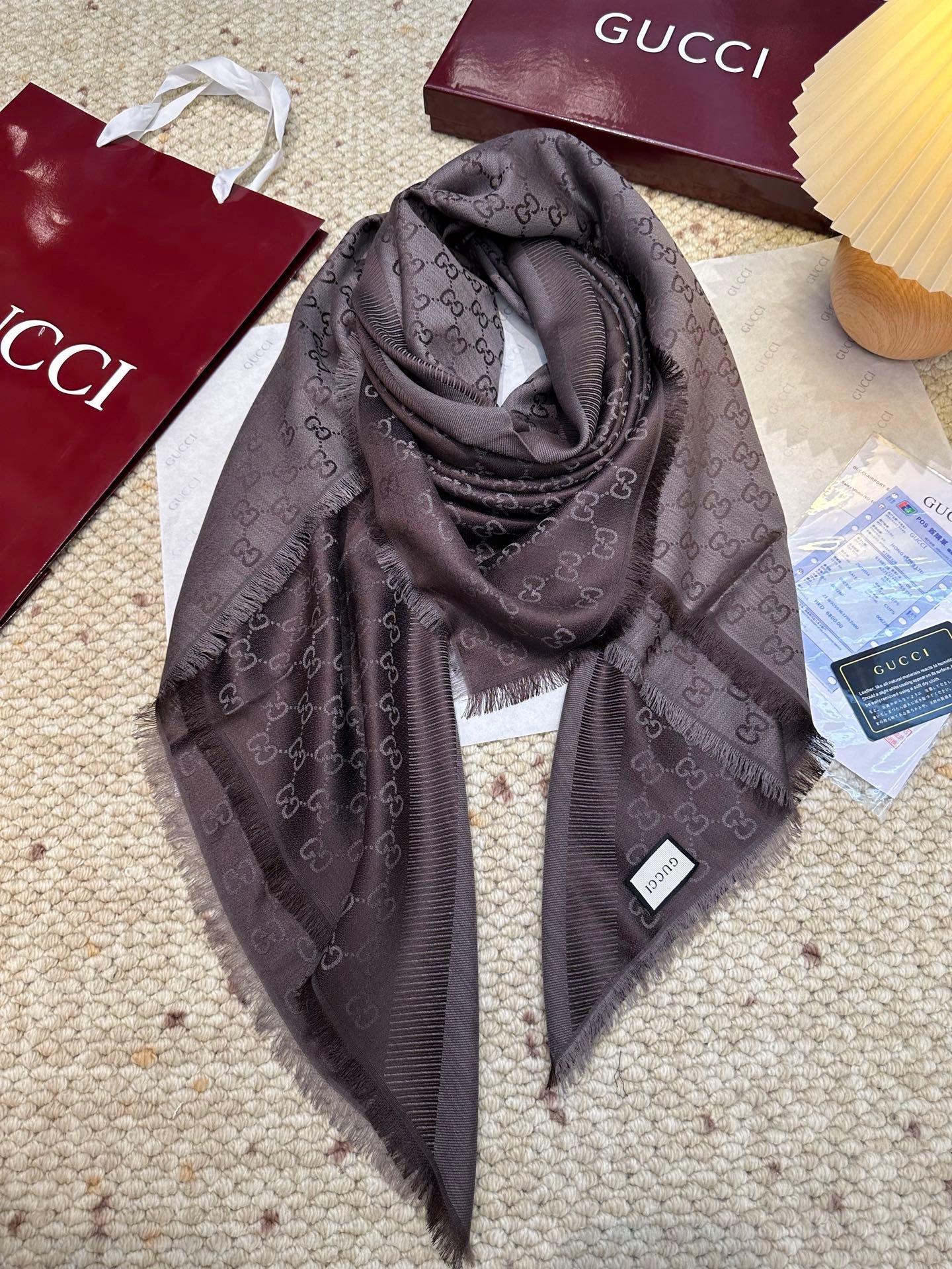 Gucci原單尾單方巾 140×140cm 羊絨80%+桑蠶絲20% 柔軟順滑高級感