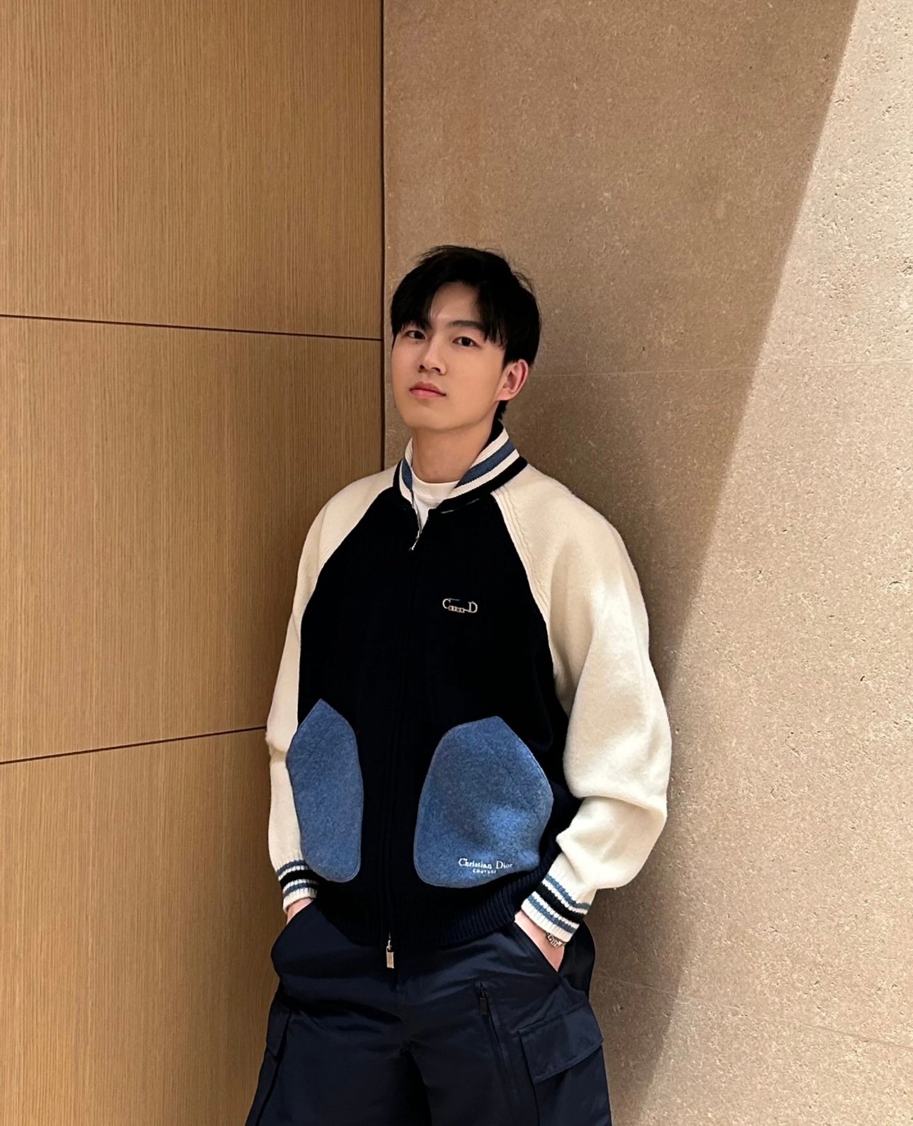 Dior精品仿製鈴蘭刺繡拼色學院風開衫25ss新款男裝系列