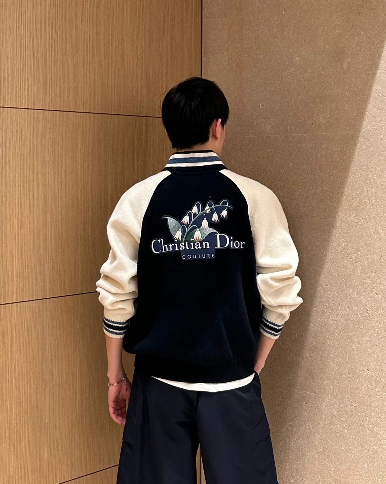 Dior精品仿製鈴蘭刺繡拼色學院風開衫25ss新款男裝系列
