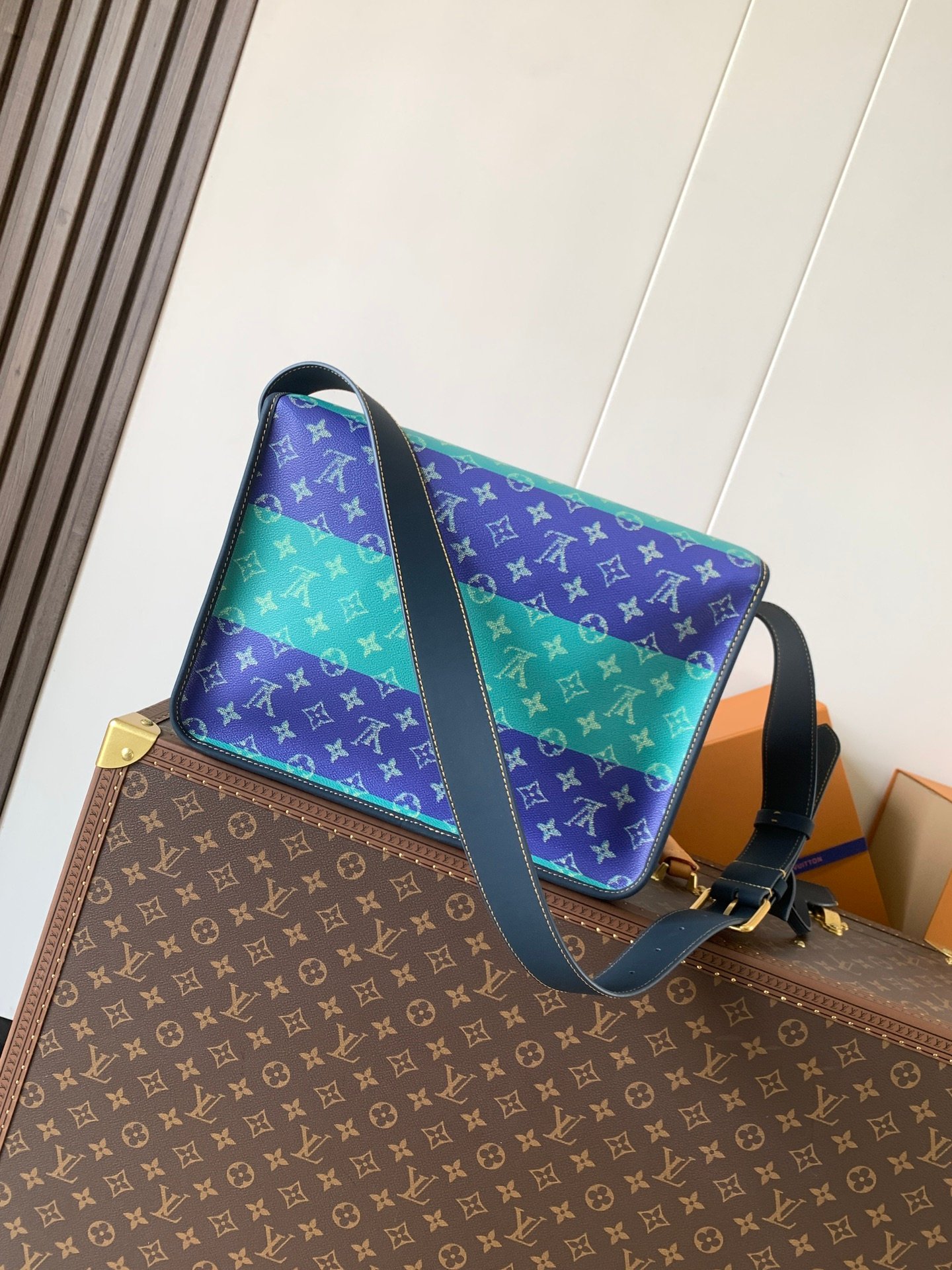 LV高仿 Satchel郵差包Monogram Heritage帆布做舊金屬扣大容量