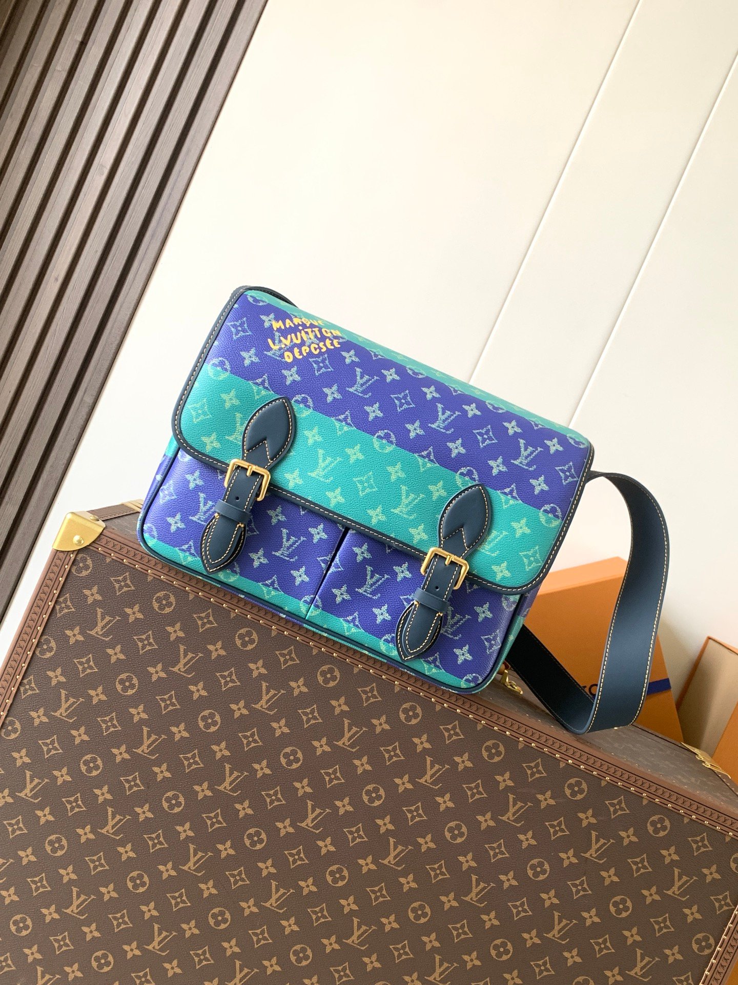 LV高仿 Satchel郵差包Monogram Heritage帆布做舊金屬扣大容量