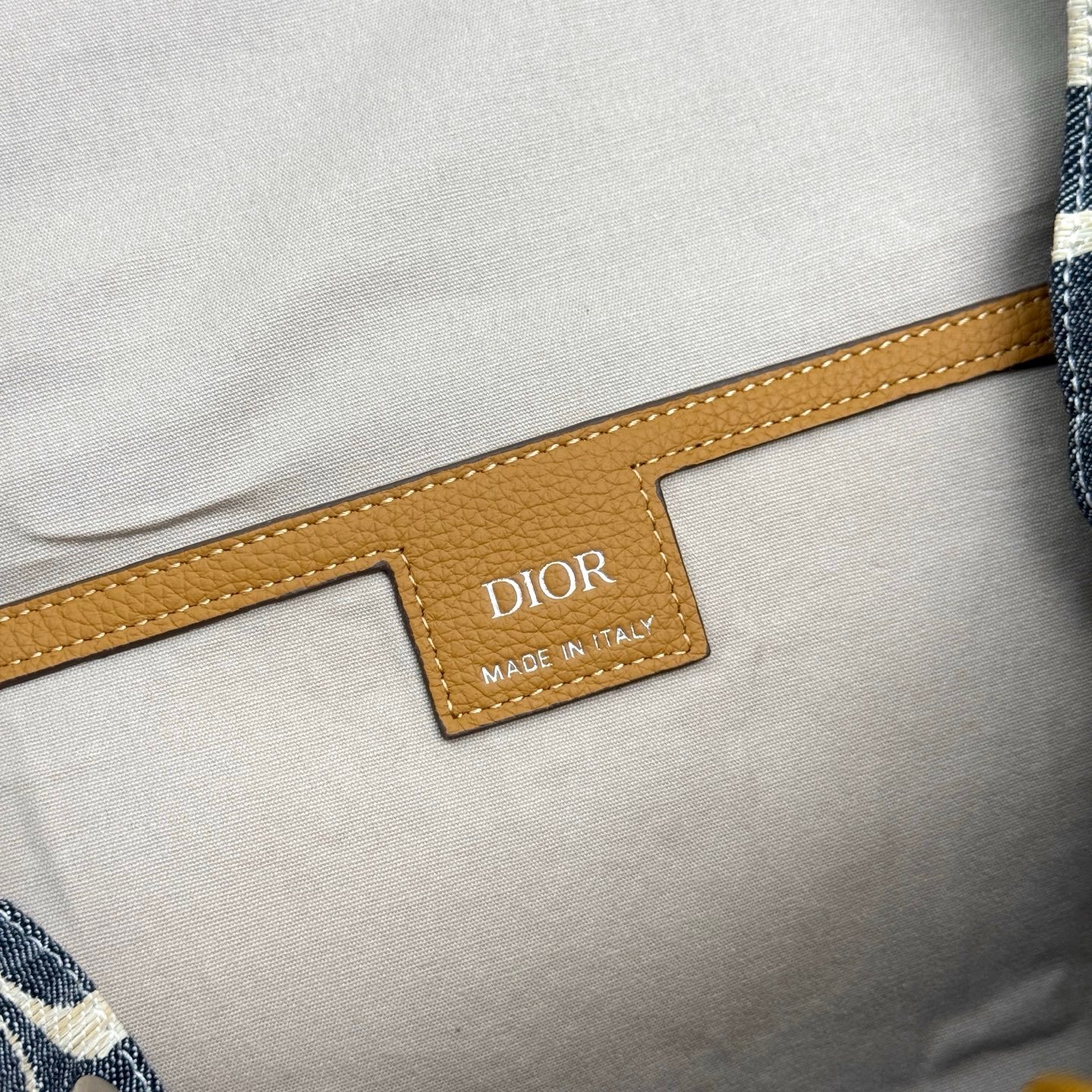 DIOR復刻版Hit The Road翻蓋雙肩背包藍色Oblique刺繡牛仔大容量潮流