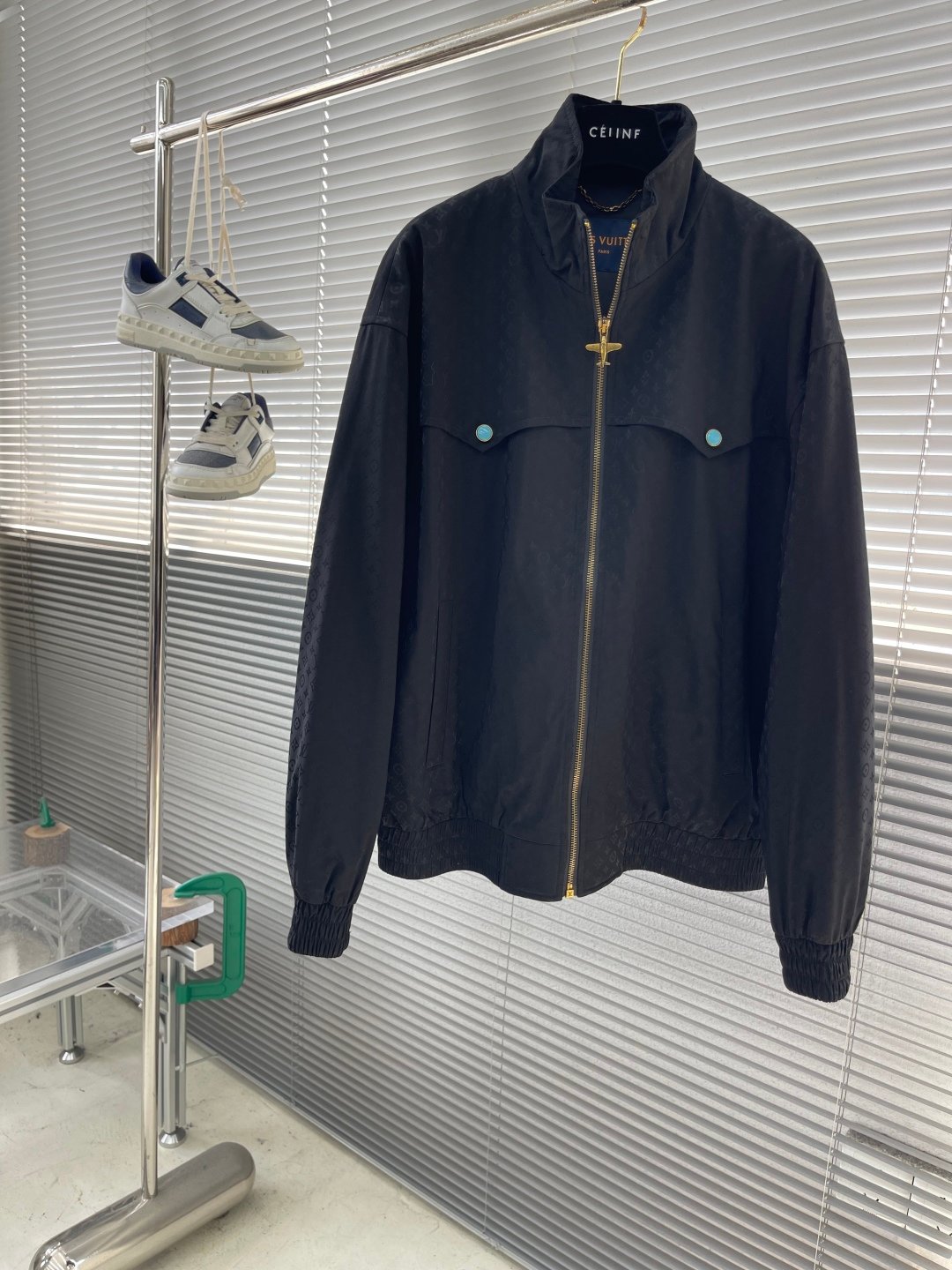 LV高仿秋冬男士外套 圓領刺繡衛衣版型 純棉厚磅面料 舒適時尚爆款推薦