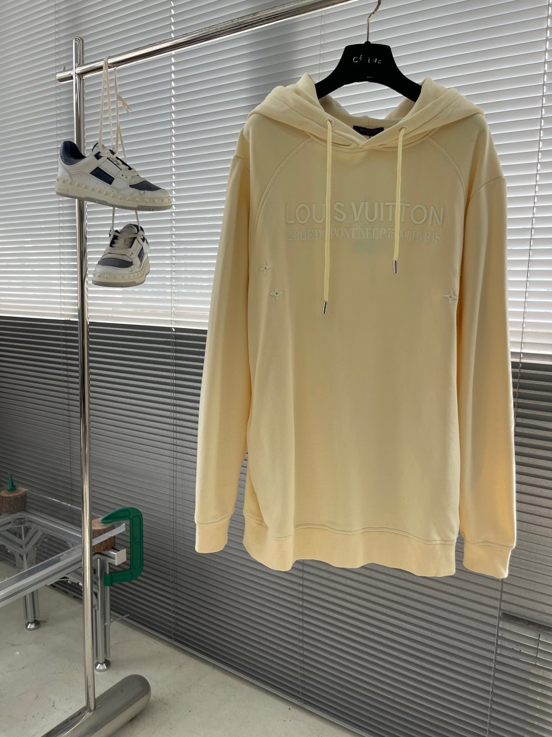 LV高仿卡其色重工刺繡圓領衛衣 情侶款厚磅純棉水洗上衣 時尚休閒潮流穿搭