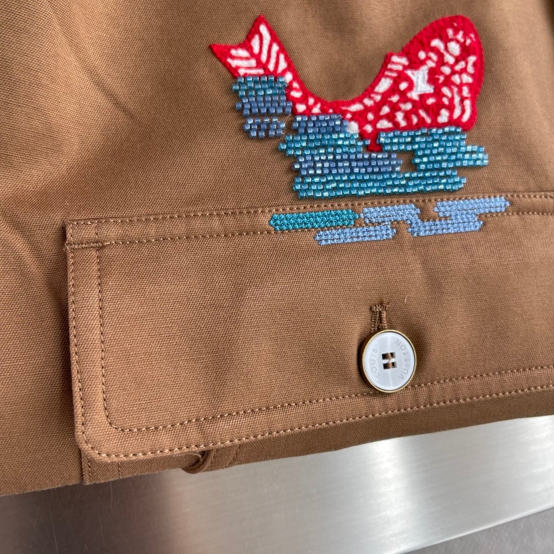 LV工裝夾克 一比一25FW新款 Pharrell x Nigo 聯名｜棉質帆布 刺繡細節 高質感推薦