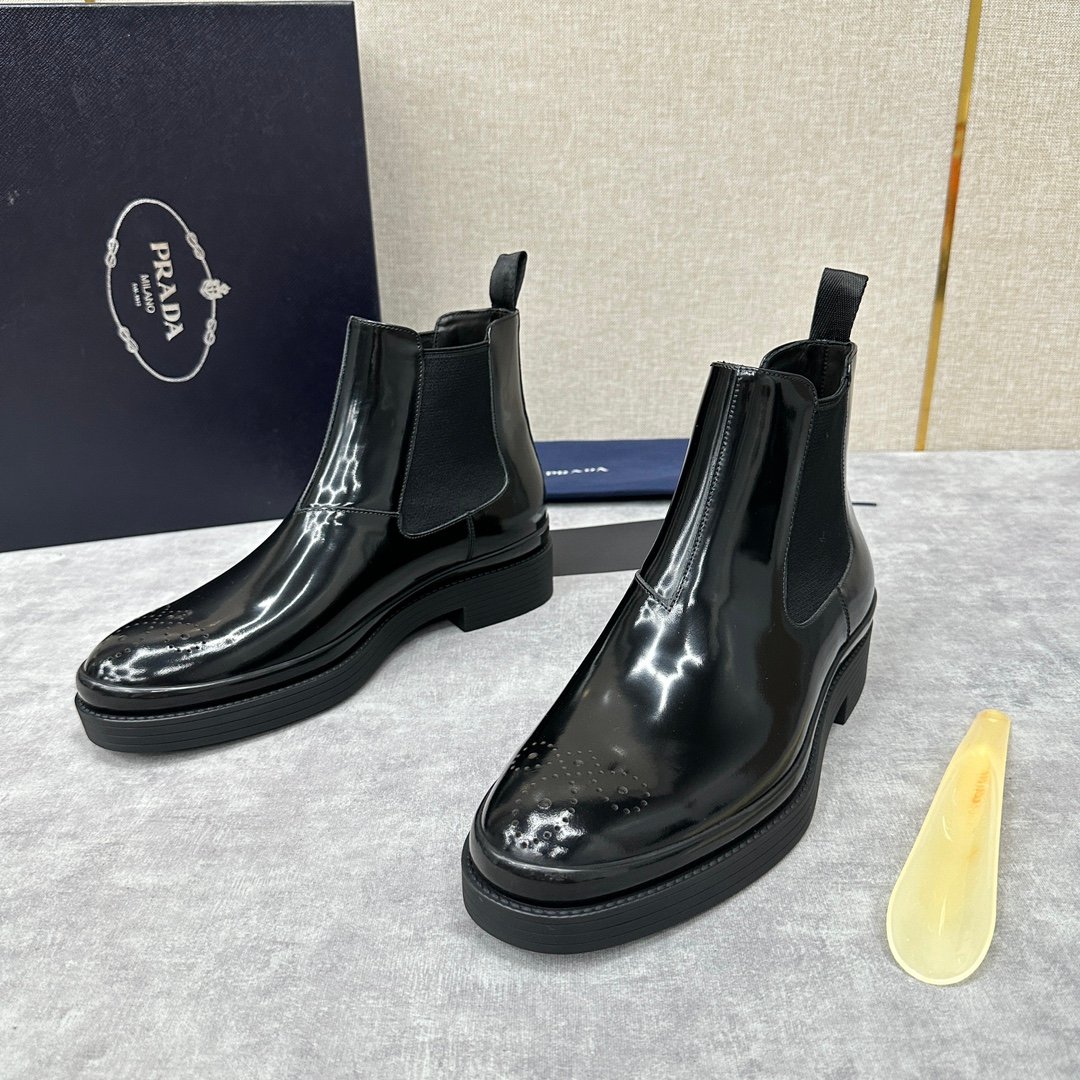 普拉达高仿男士切尔西靴厚底亮面皮革套穿新品2025