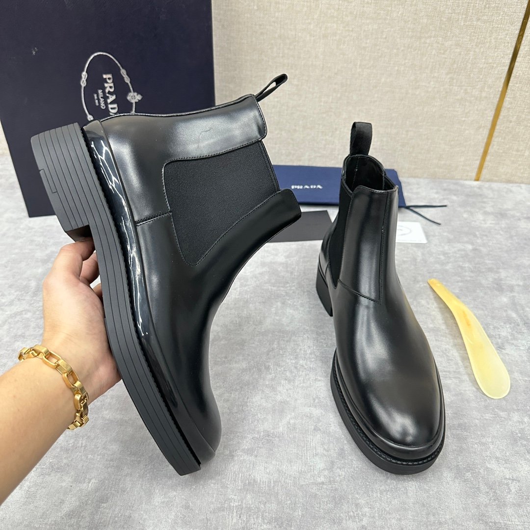 普拉达高仿男士切尔西靴厚底亮面皮革都市百搭新品2025