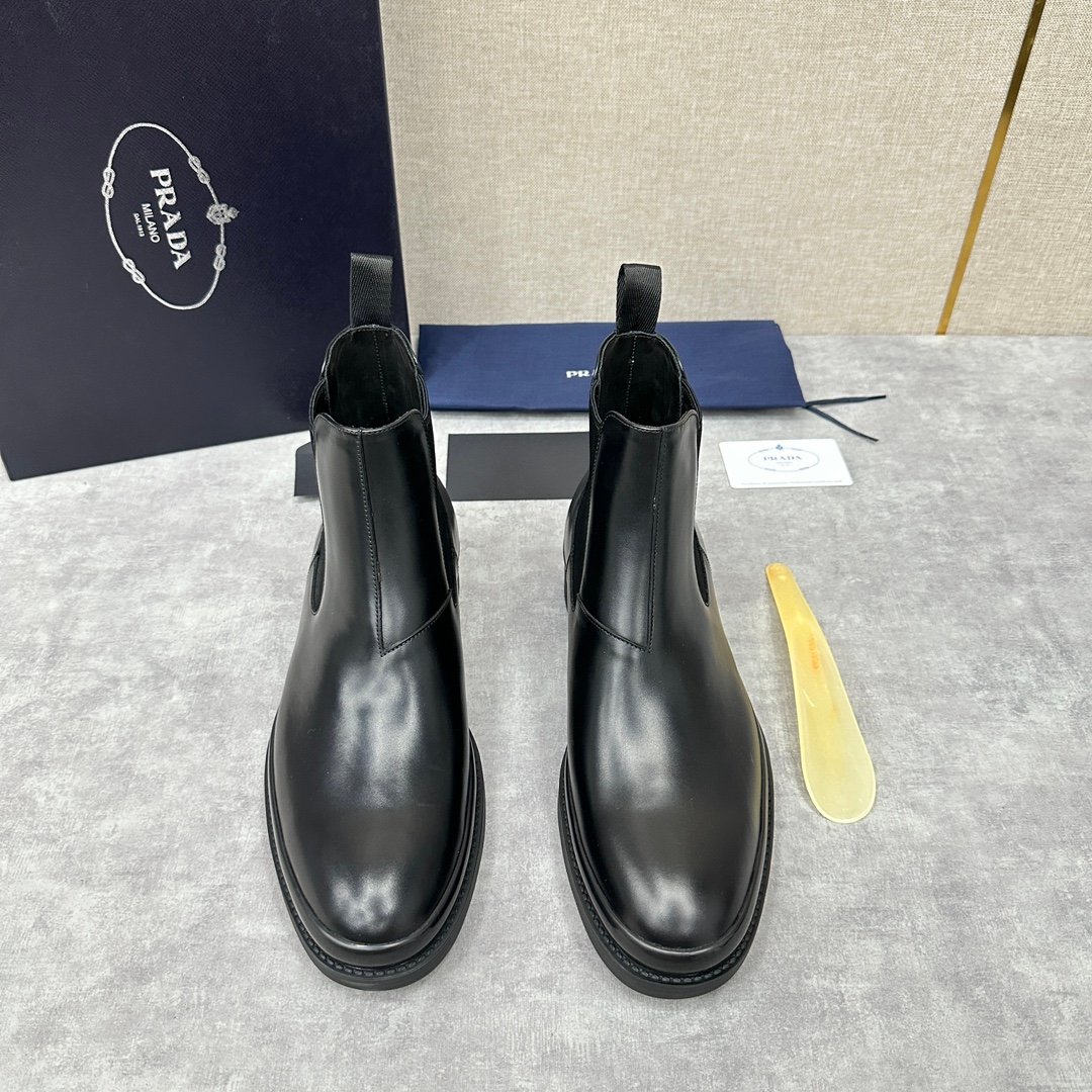 普拉达高仿男士切尔西靴厚底亮面皮革都市百搭新品2025