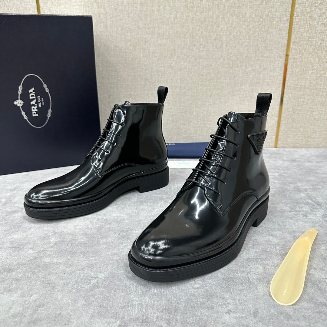 普拉达高仿男士切尔西靴厚底亮面皮革都市时尚新品2025