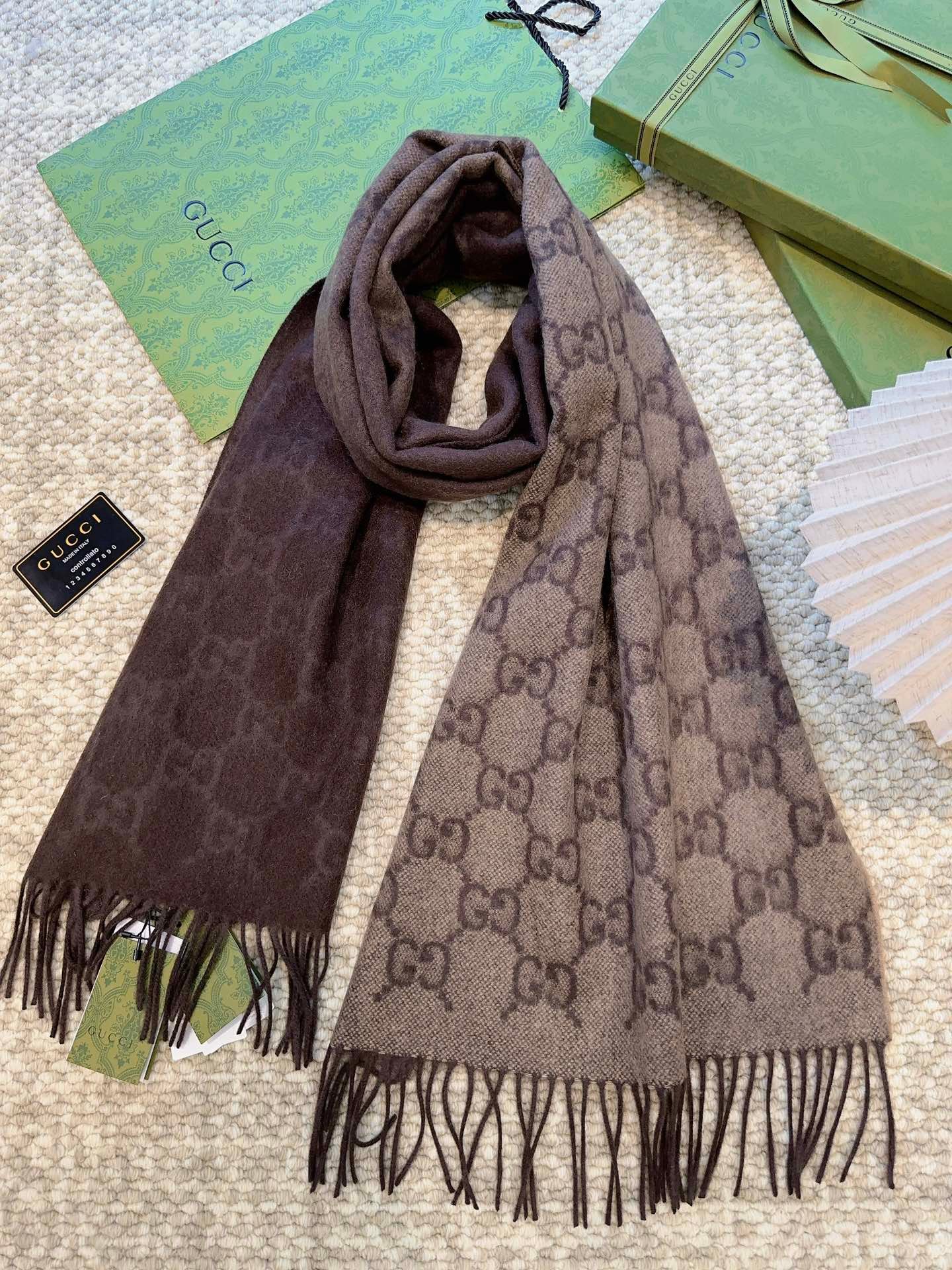 Gucci一比一雙面羊絨圍巾秋冬新品漸變GG標經典高質感奢華圍脖款