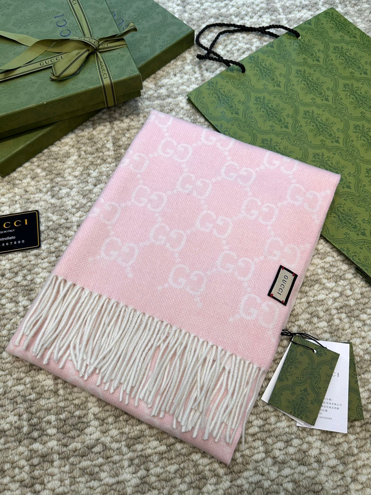 Gucci高仿雙面羊絨圍巾秋冬新品漸變GG標經典奢華保暖款