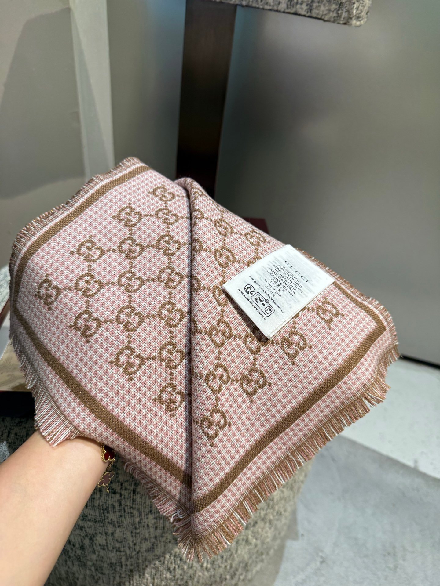 Gucci高仿羊毛真絲圍巾小字母設計秋冬新款GG經典格紋時尚圍脖