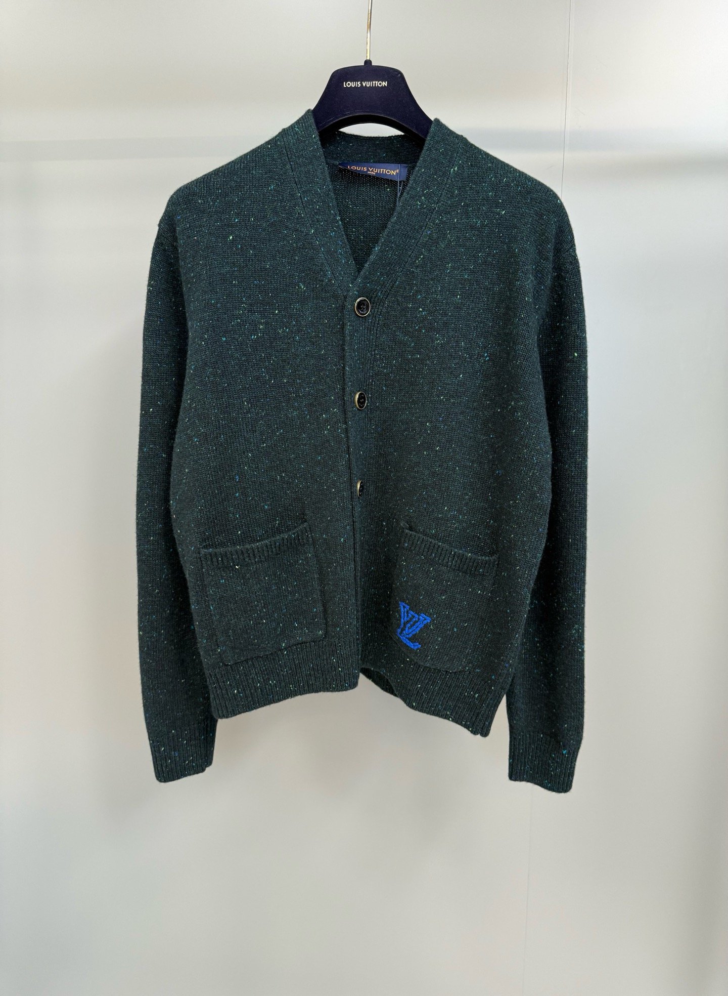 Louis Vuitton LV高仿針織開衫｜Pharrell x Nigo 日本工藝靈感｜撞色斑點刺繡標誌