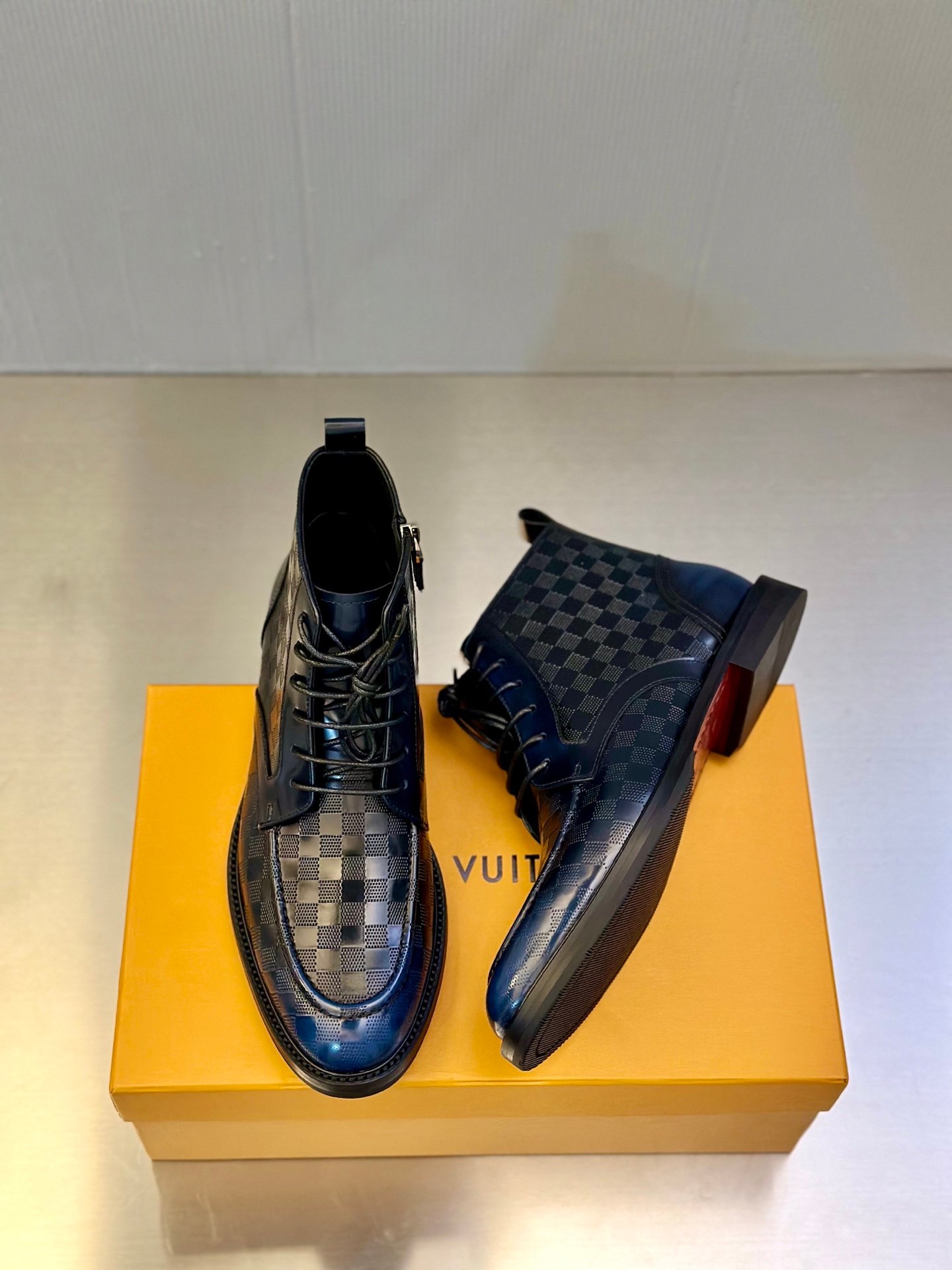 LV 頂級原單 GLOVE 經典男士樂福鞋 方頭馬克縫線設計 高質感開邊珠皮男靴