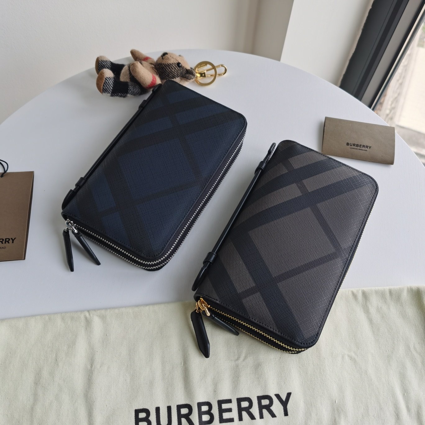 Burberry高仿男士雙拉手包煙熏格子PVC配進口牛皮經典款