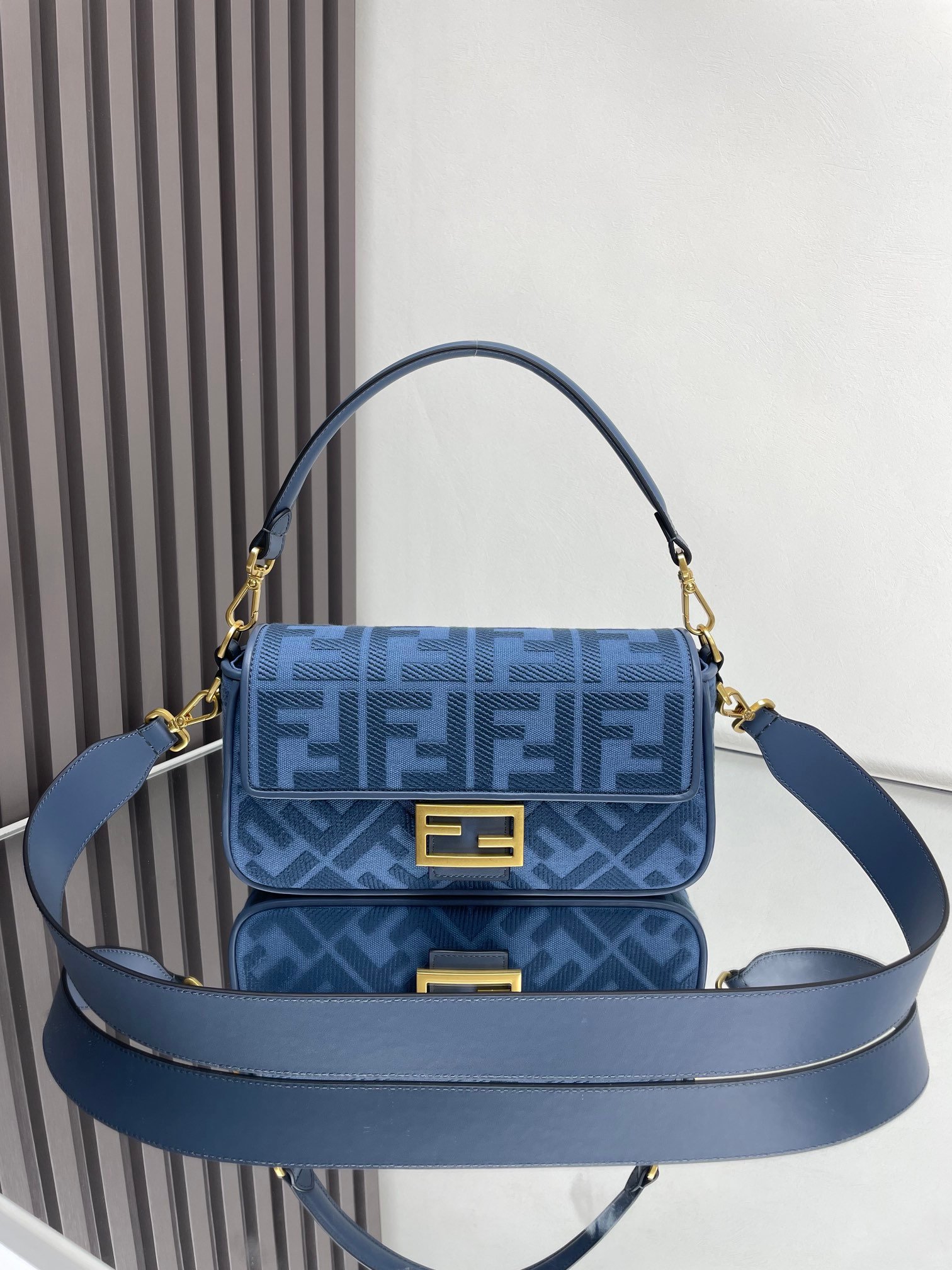 FENDI 限量彩色刺繡法棍包 Baguette 經典復古奶茶色女包