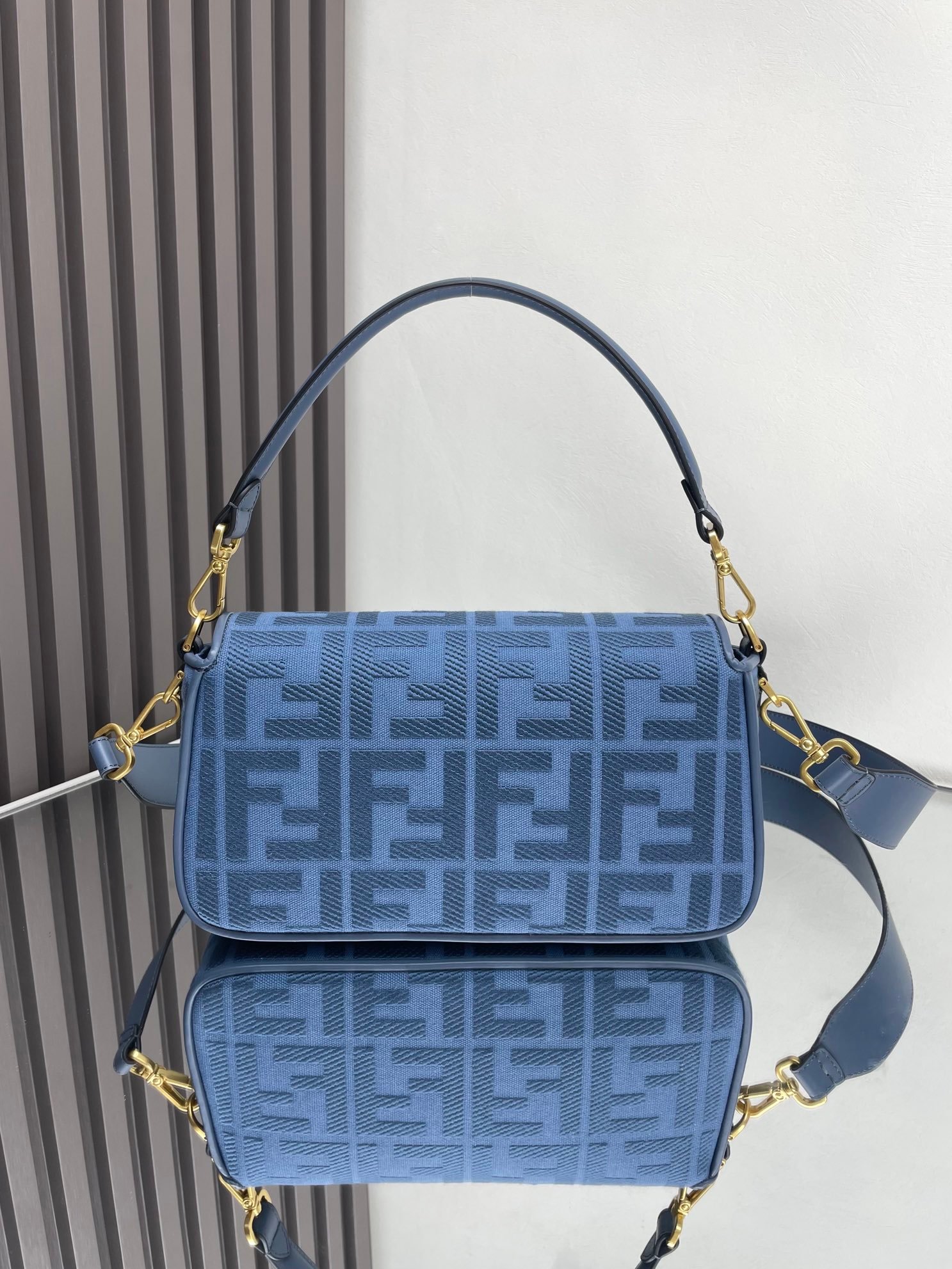 FENDI 限量彩色刺繡法棍包 Baguette 經典復古奶茶色女包