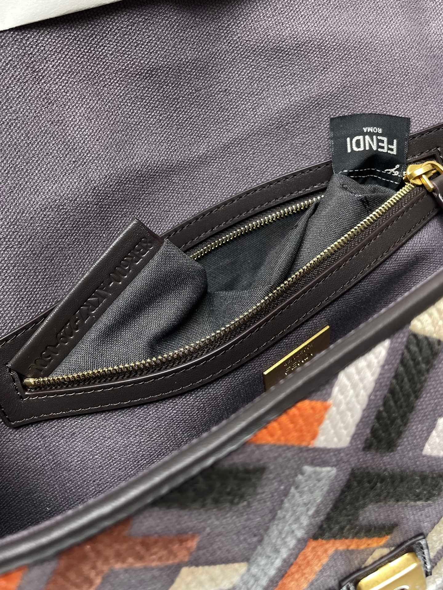 Fendi一比一彩色刺繡法棍包時尚限量復刻款